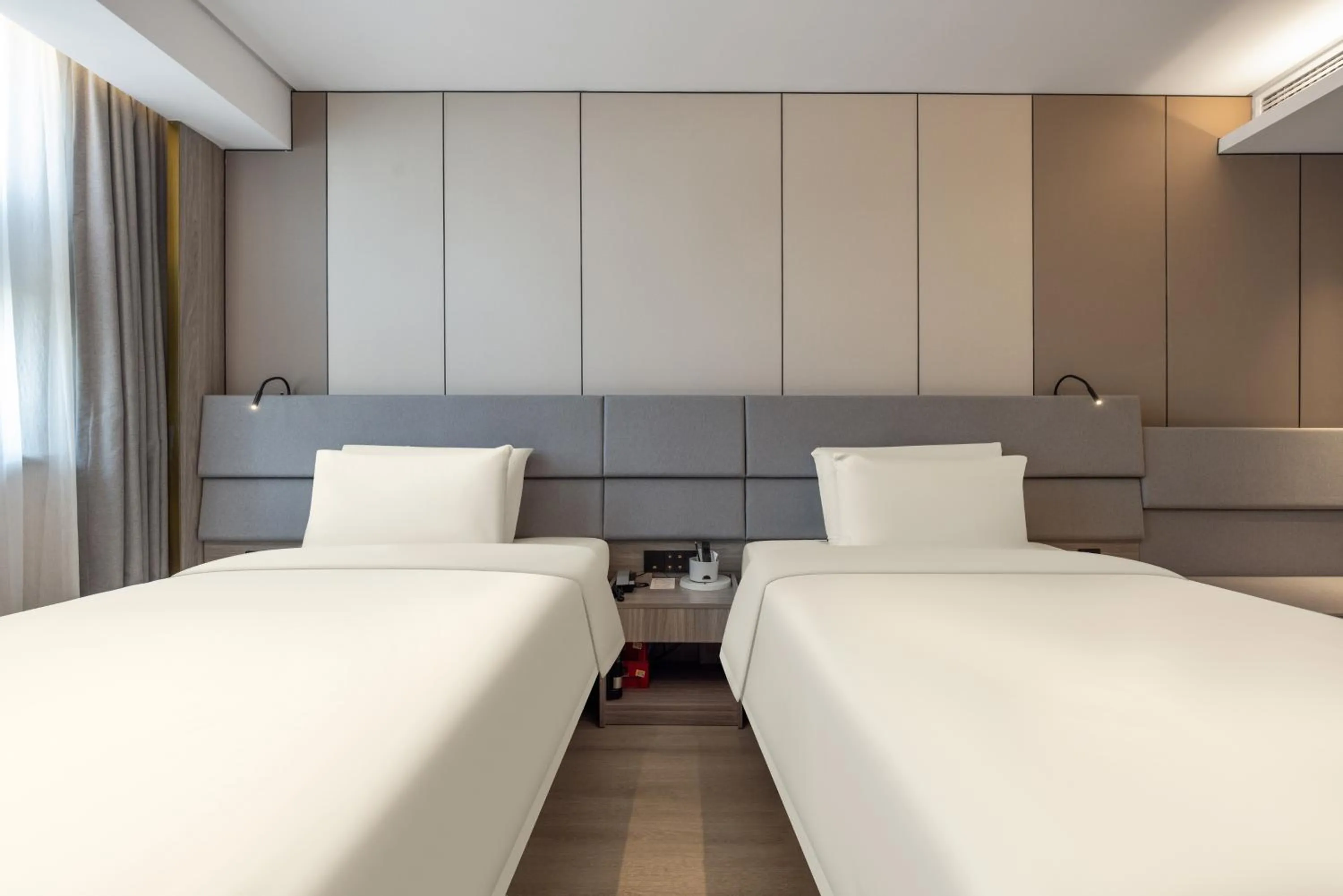 Bed in Atour Hotel Nanjing Confucius Temple Old East Gate