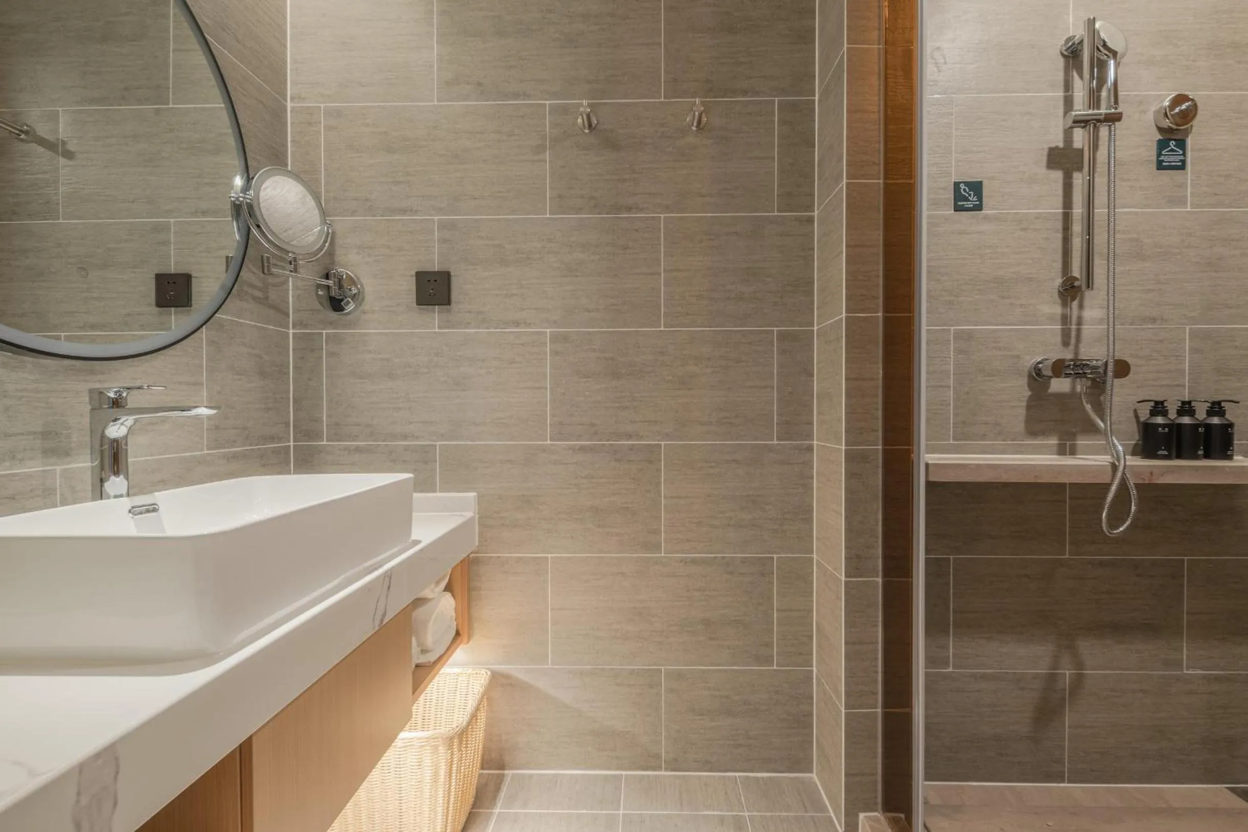 Atour Hotel Nanjing Jiangbei New District University of Technology