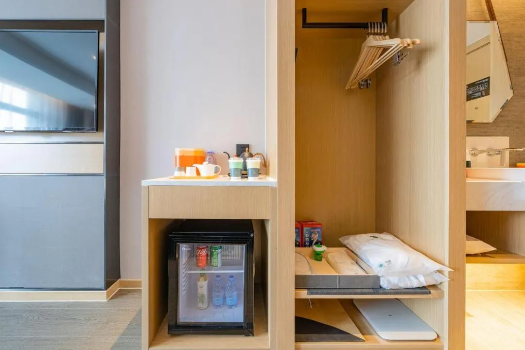 Atour Hotel Wuxi Huishan Wanda Plaza