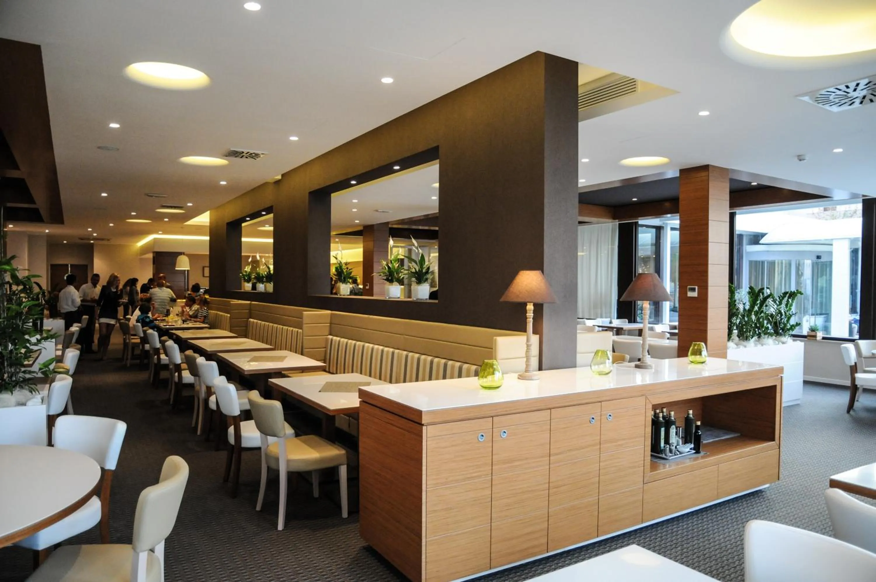 Restaurant/places to eat in Oxygen Lifestyle Hotel