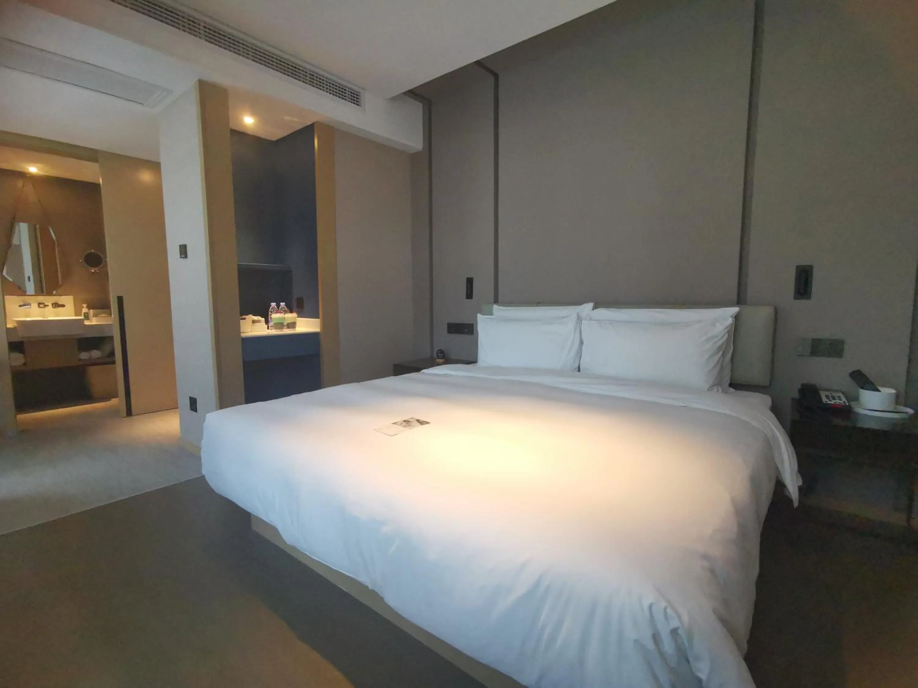 Bed in Atour Hotel Suzhou North High-Speed Railway Station