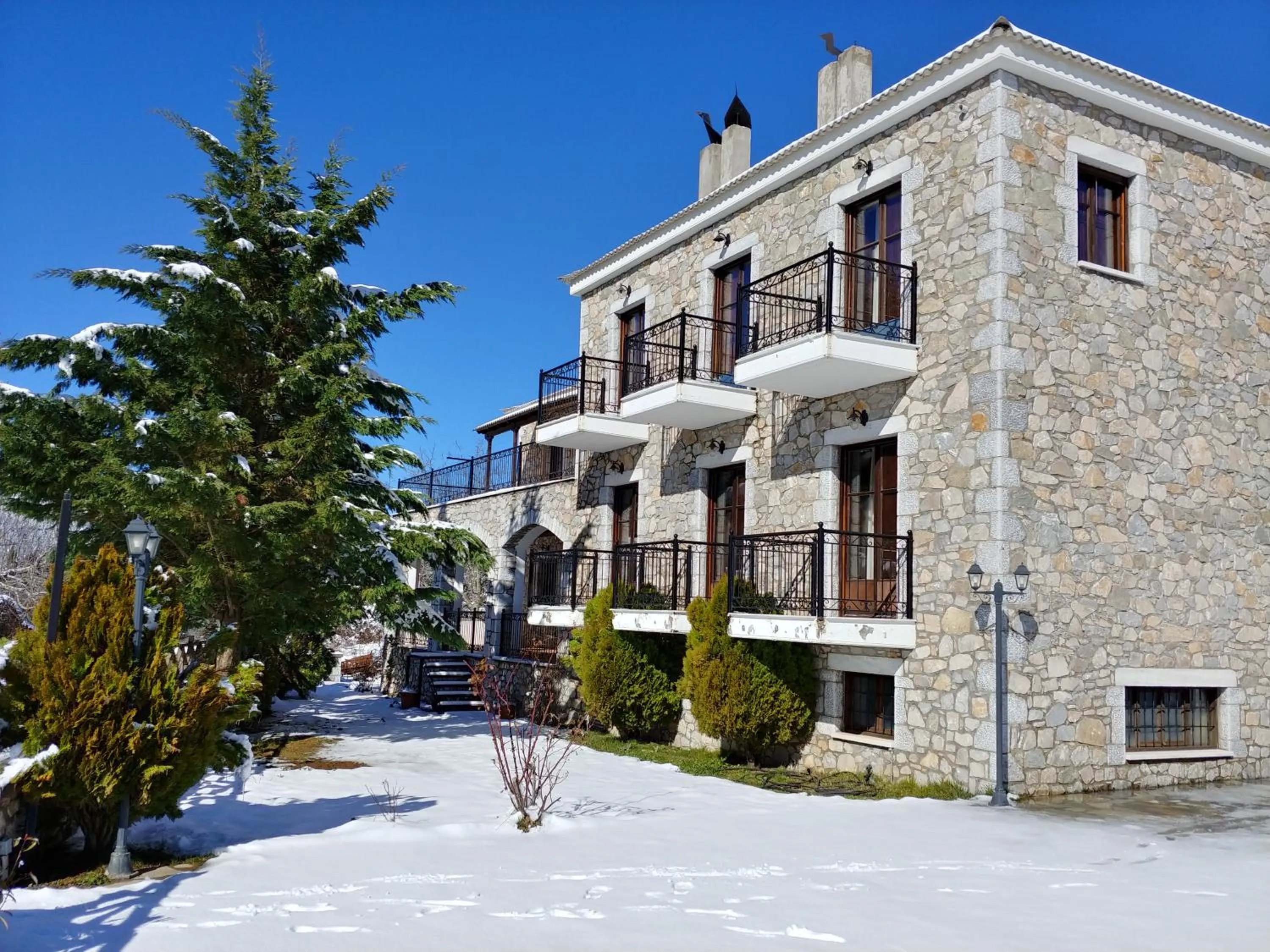 Property building in Ξενώνας Ουρανογείτων