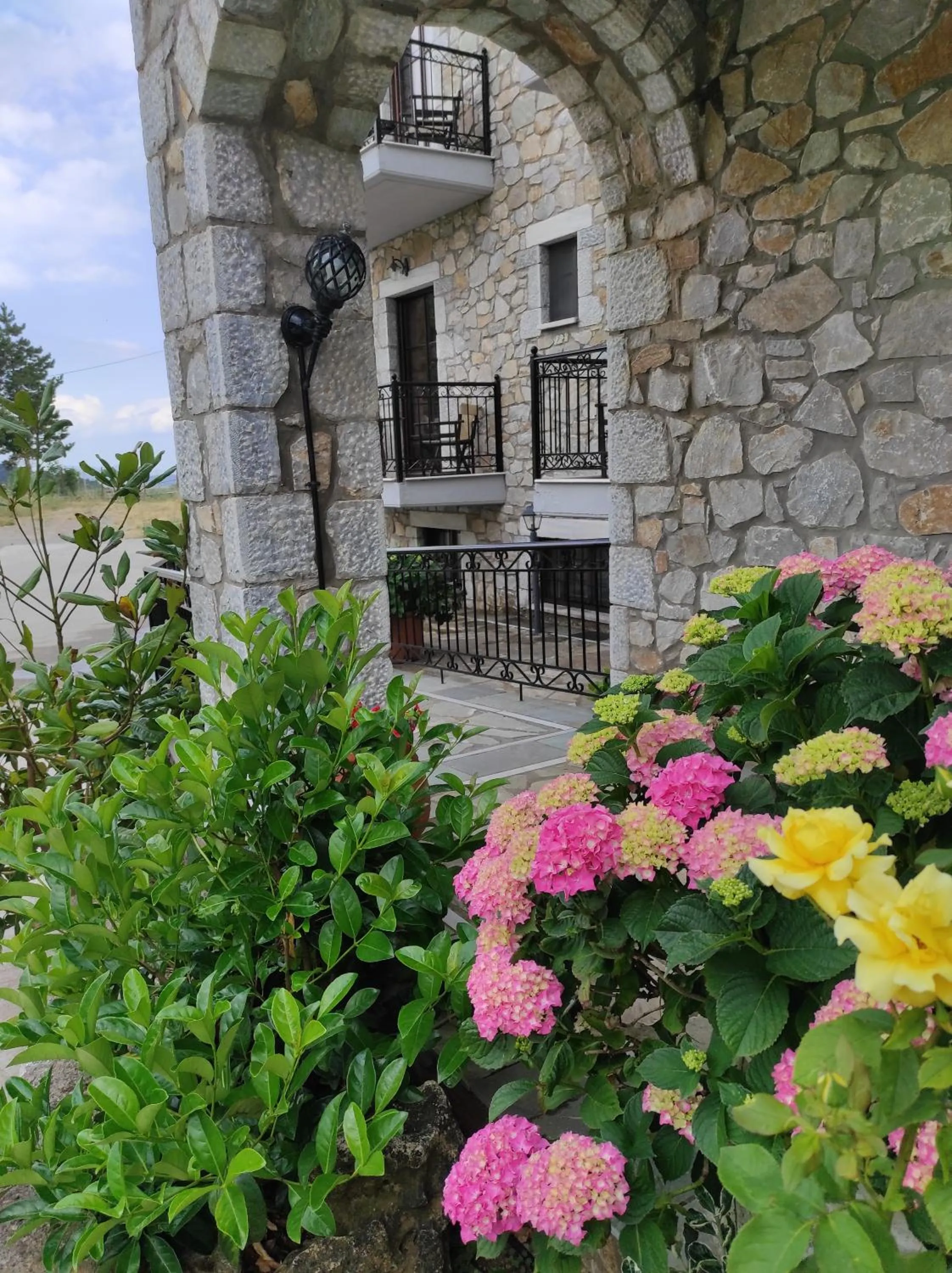 Property building in Ξενώνας Ουρανογείτων