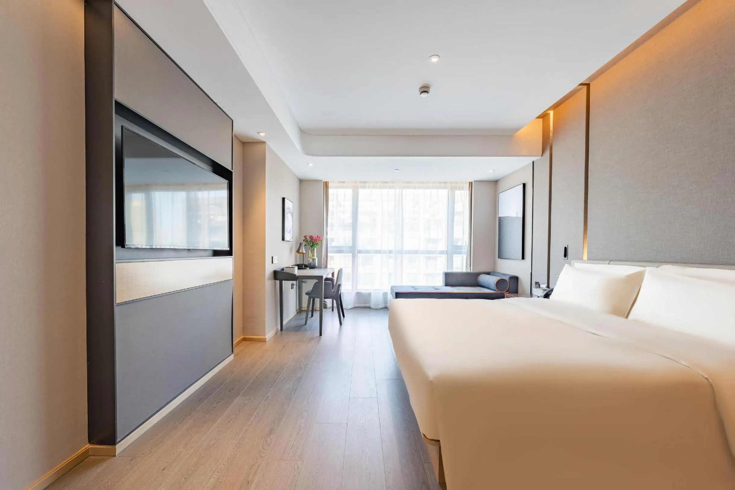 Photo of the whole room, Bed in Atour Hotel Hangzhou Qianjiang Century Zhenning Road