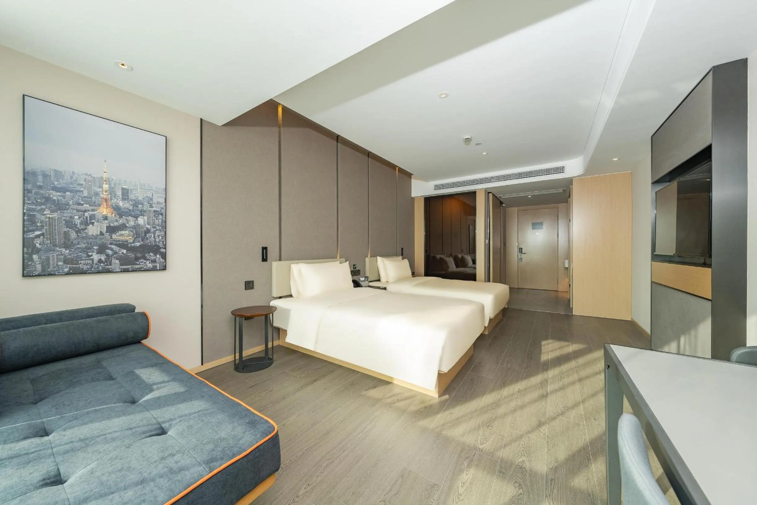 Photo of the whole room, Bed in Atour Hotel Hangzhou Qianjiang Century Zhenning Road