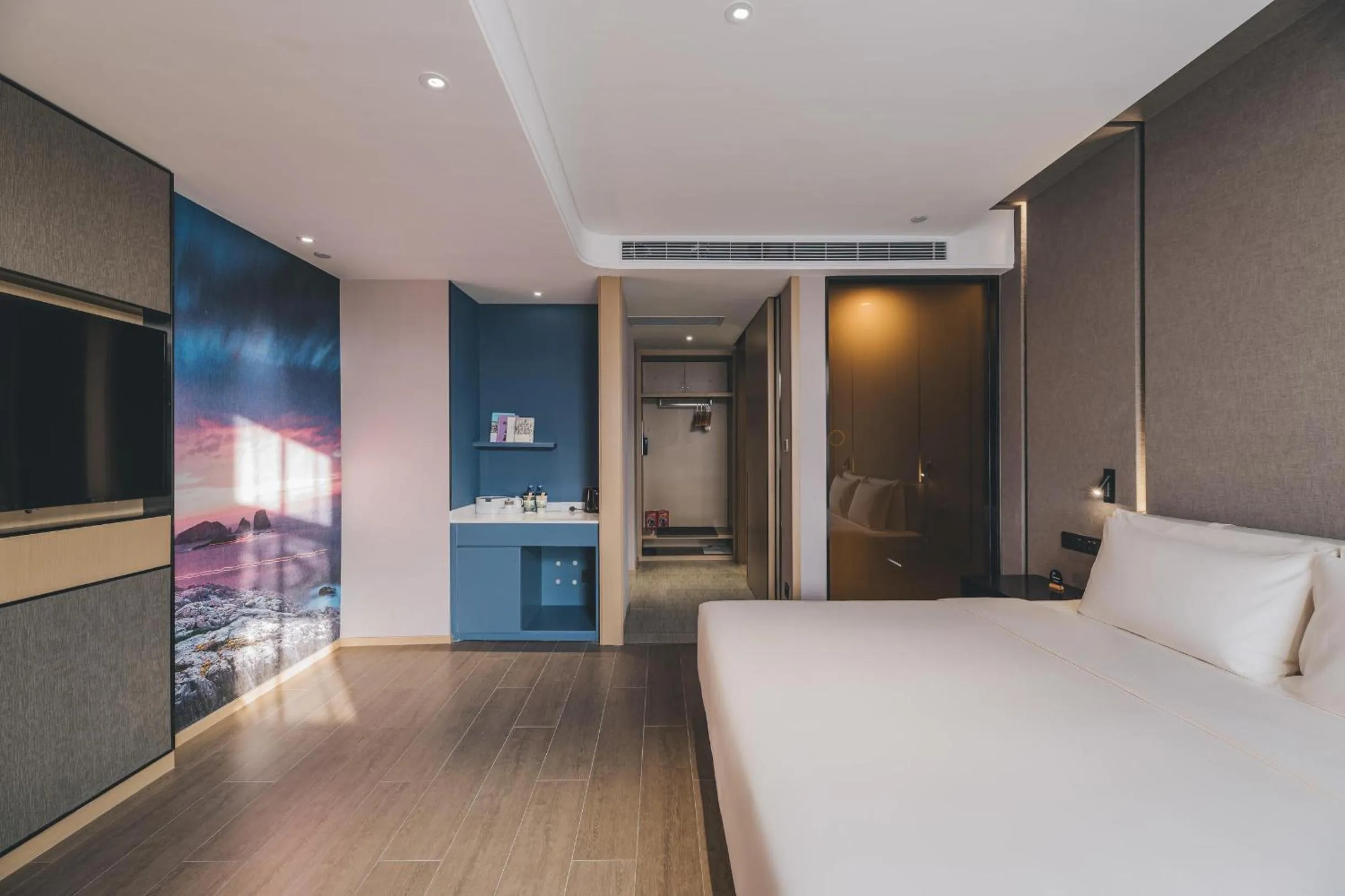 Bed in Atour Hotel Ningbo Jishi Harbor Outlets