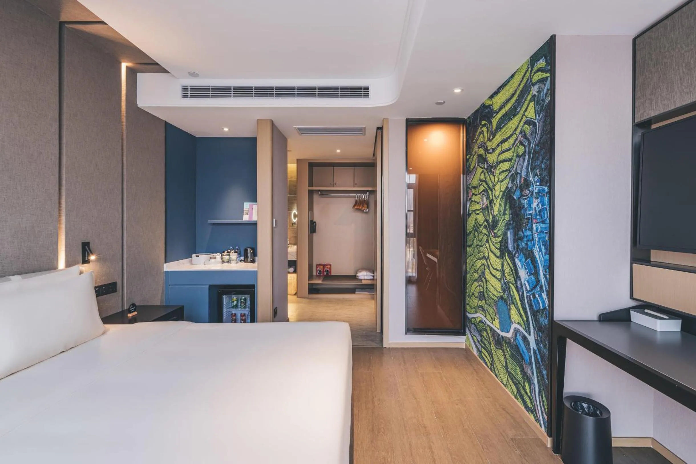 Bed in Atour Hotel Ningbo Jishi Harbor Outlets