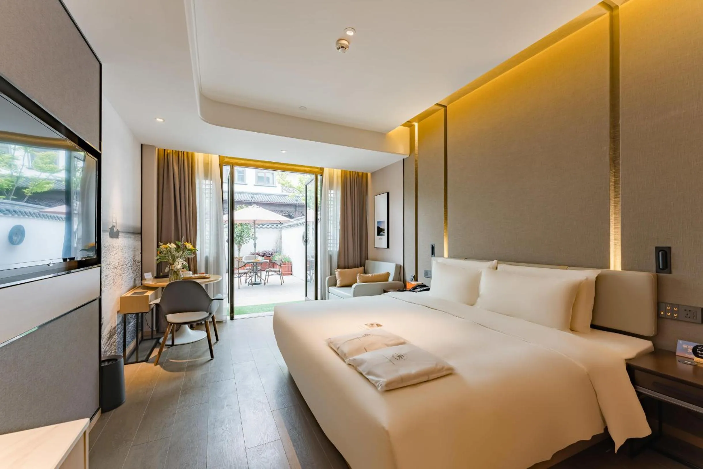 Bed in Atour Hotel Tongxiang Wuzhen