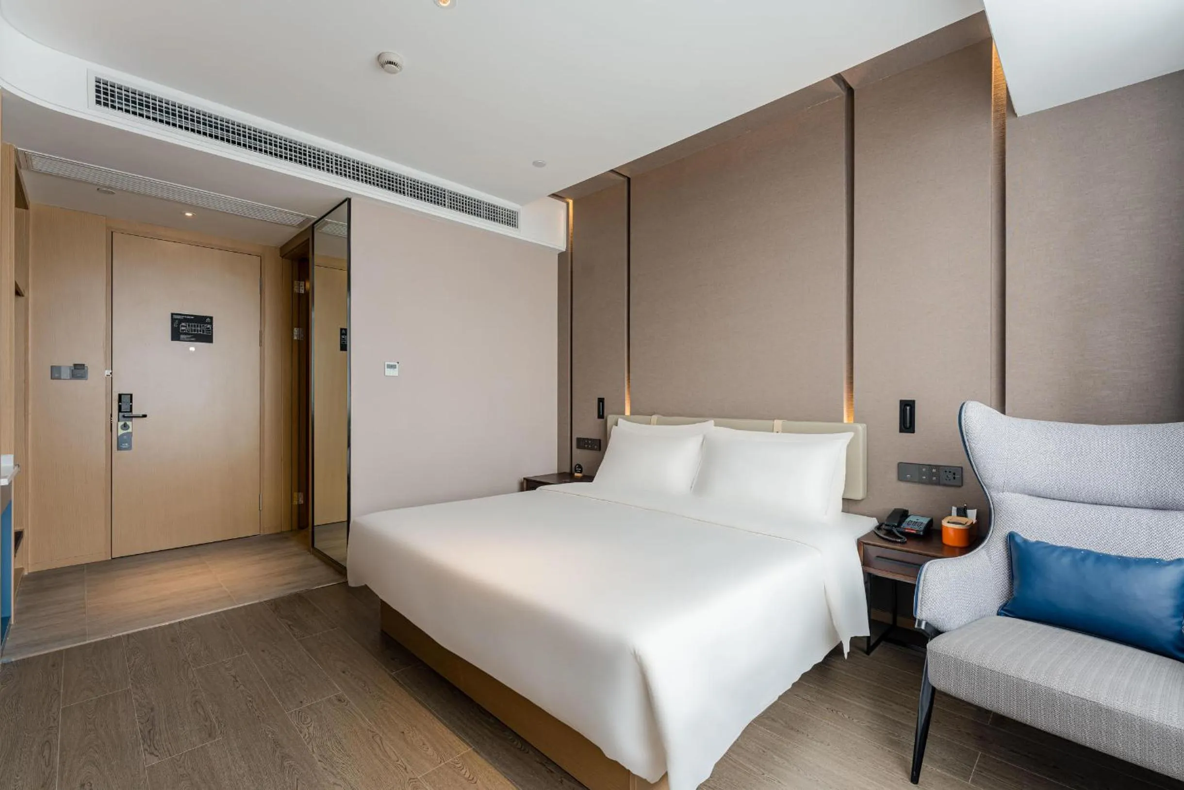 Bed in Atour Hotel Shangxing Lu Xun s Hometown