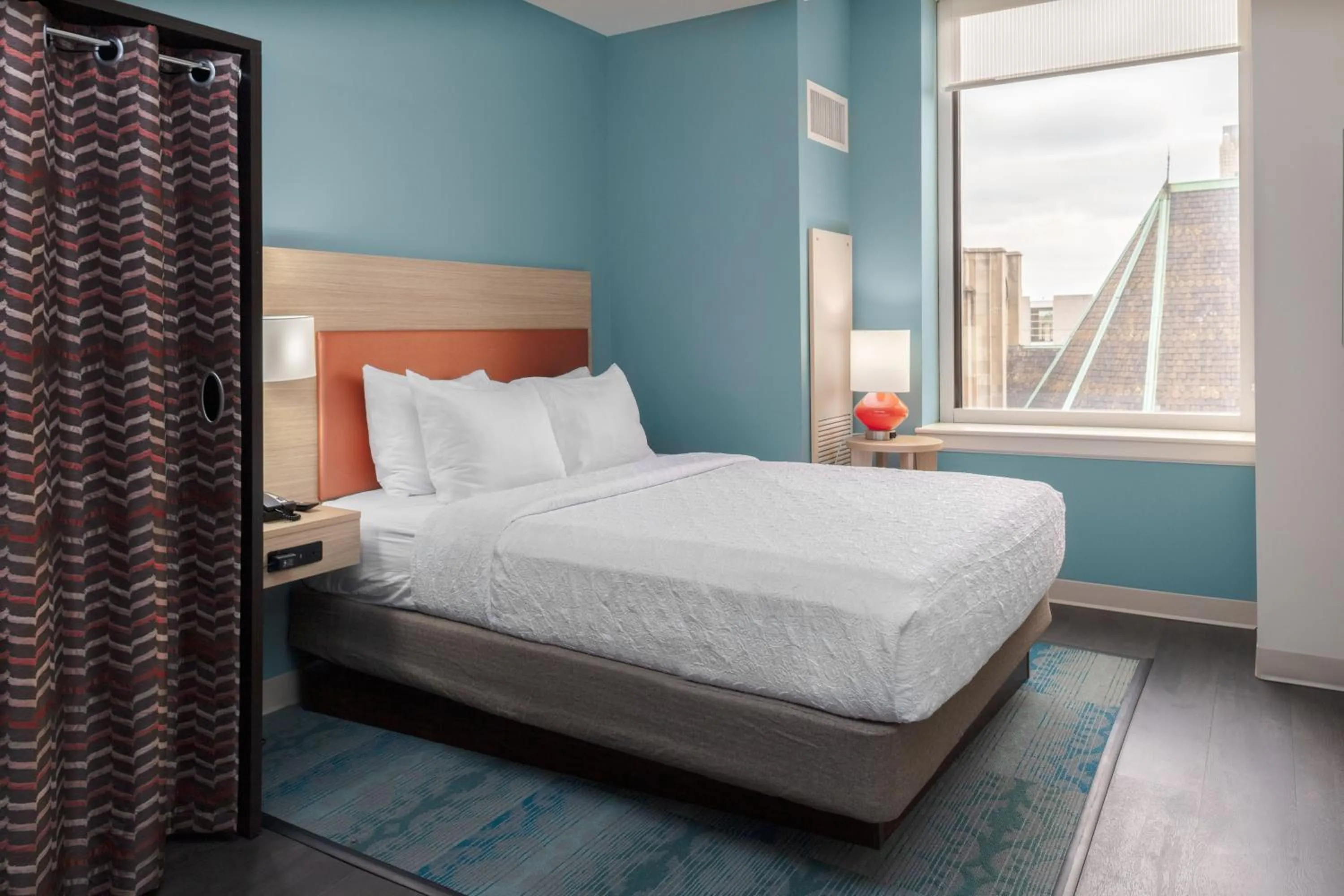 Bed in Home2 Suites By Hilton St Louis Downtown