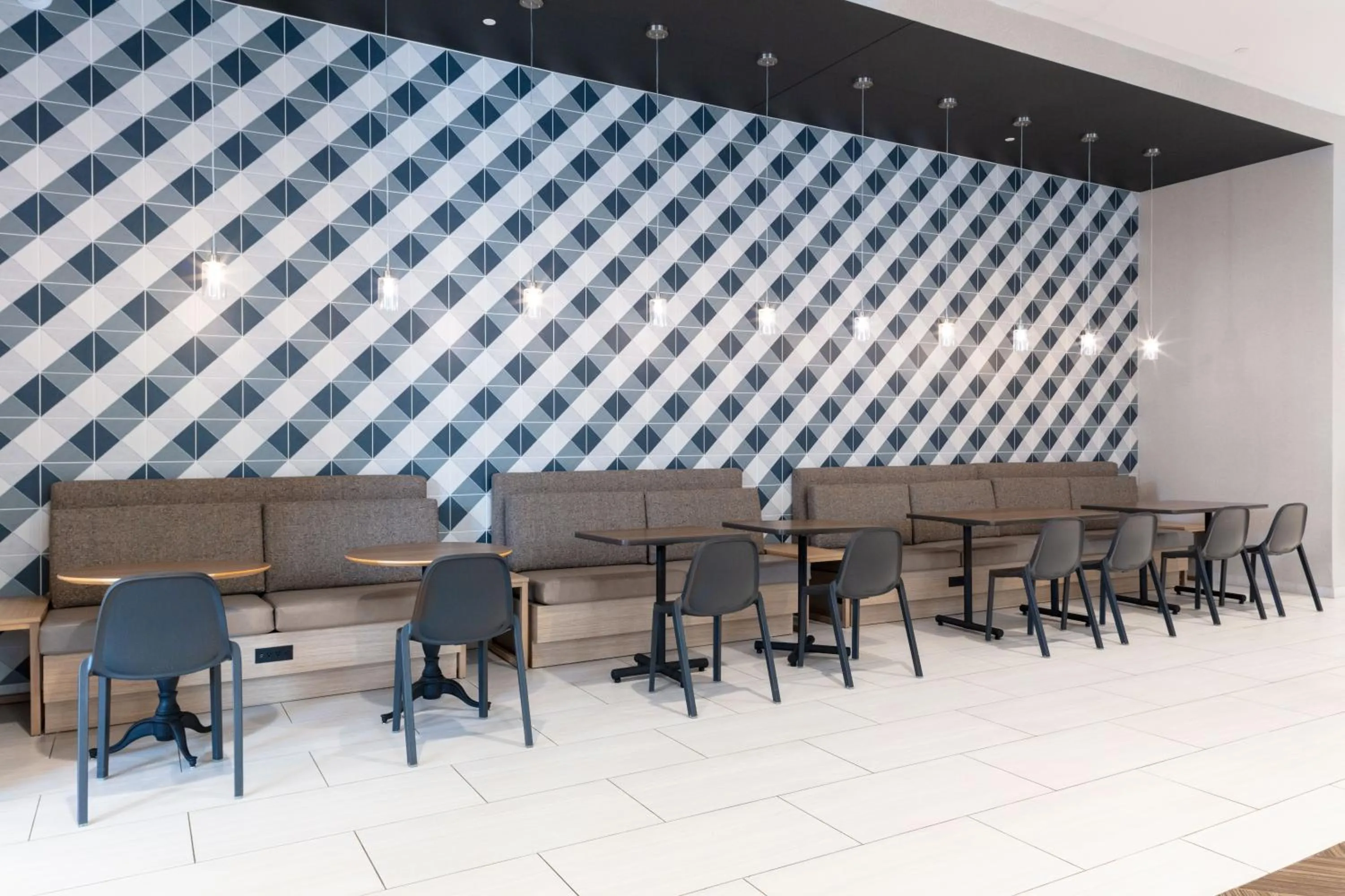 Seating area in Tru By Hilton St Louis Downtown Mo