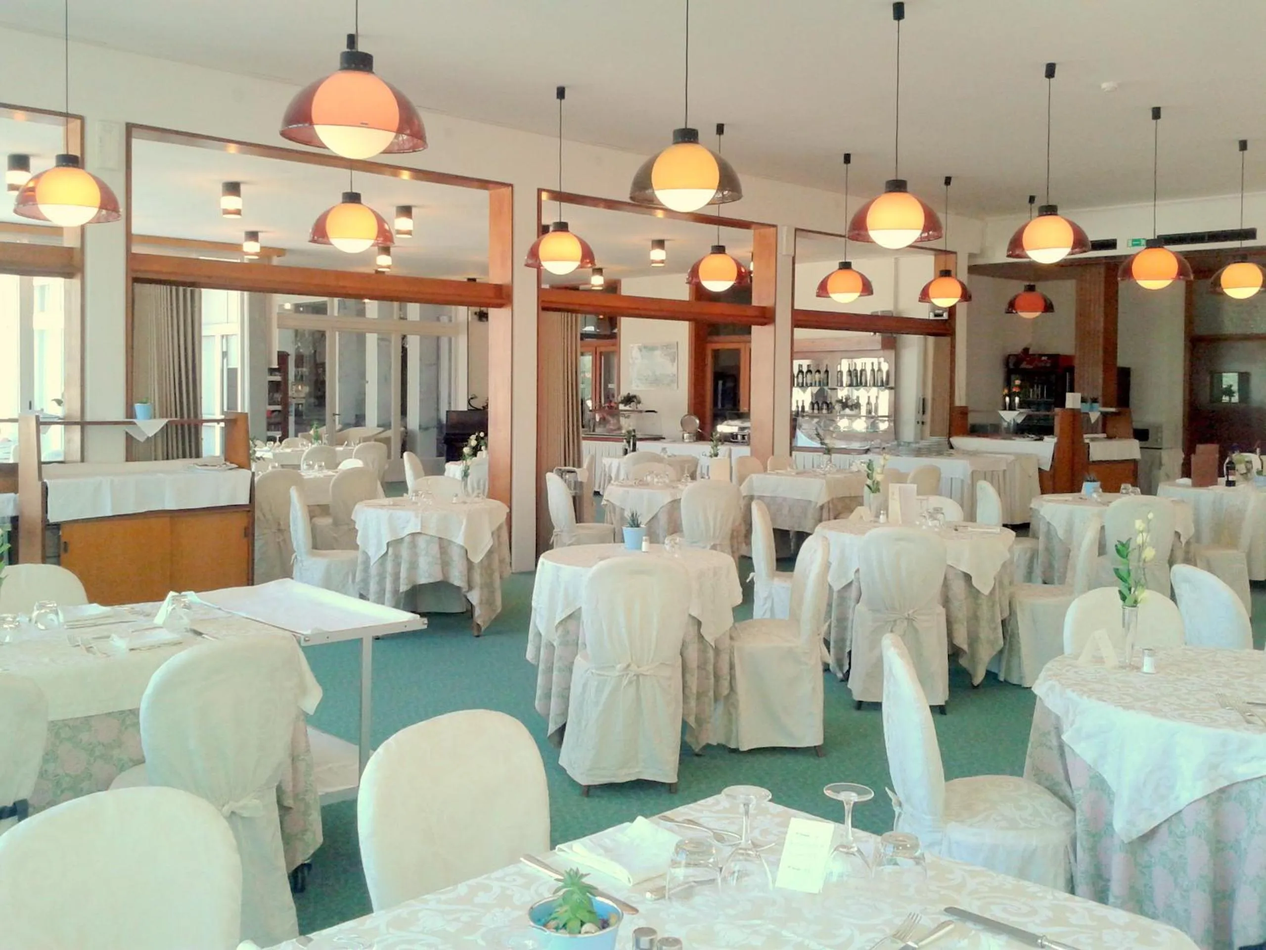 Restaurant/places to eat in Hotel Britannia