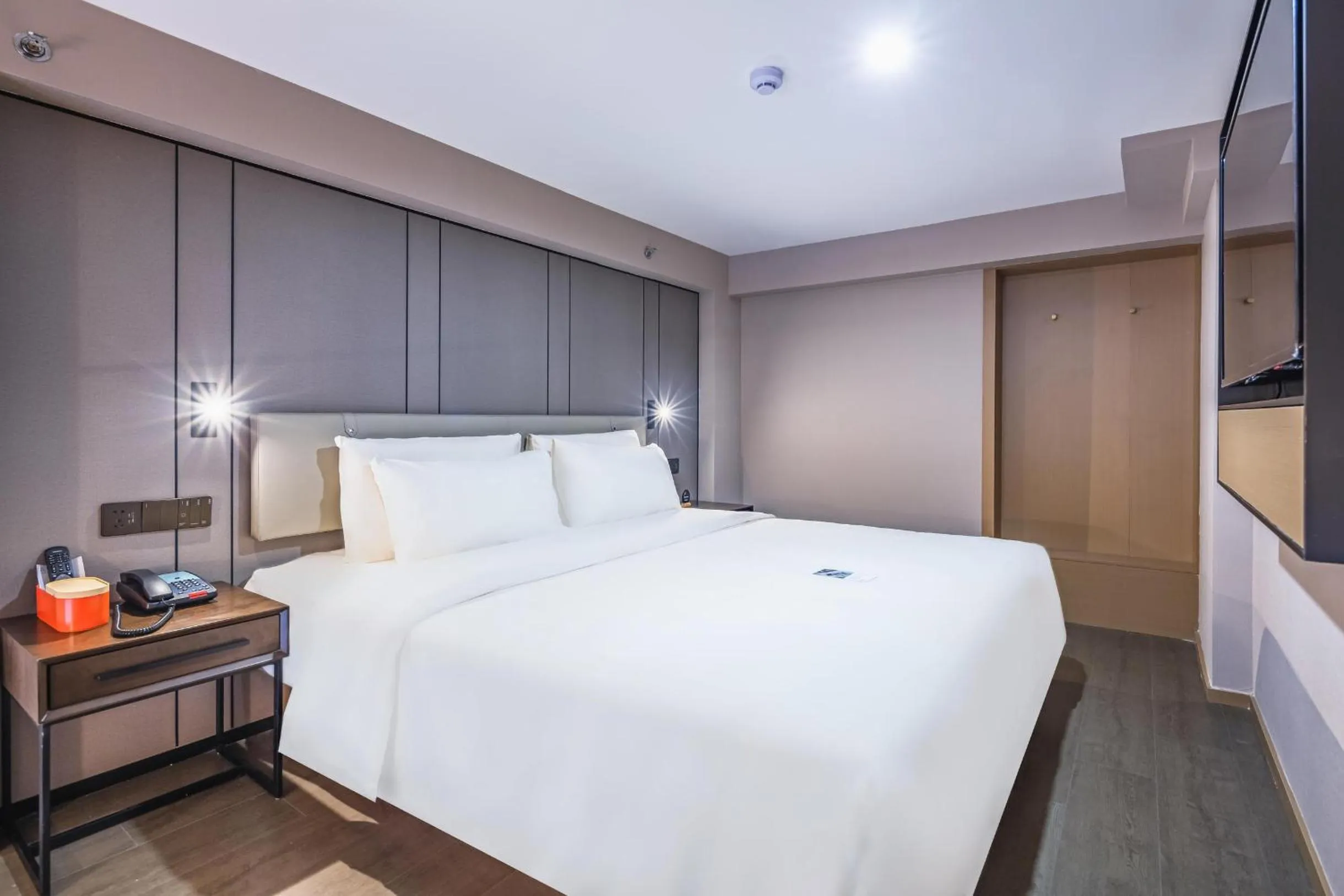 Bed in Atour Hotel Qingdao CBD Hangzhou Road