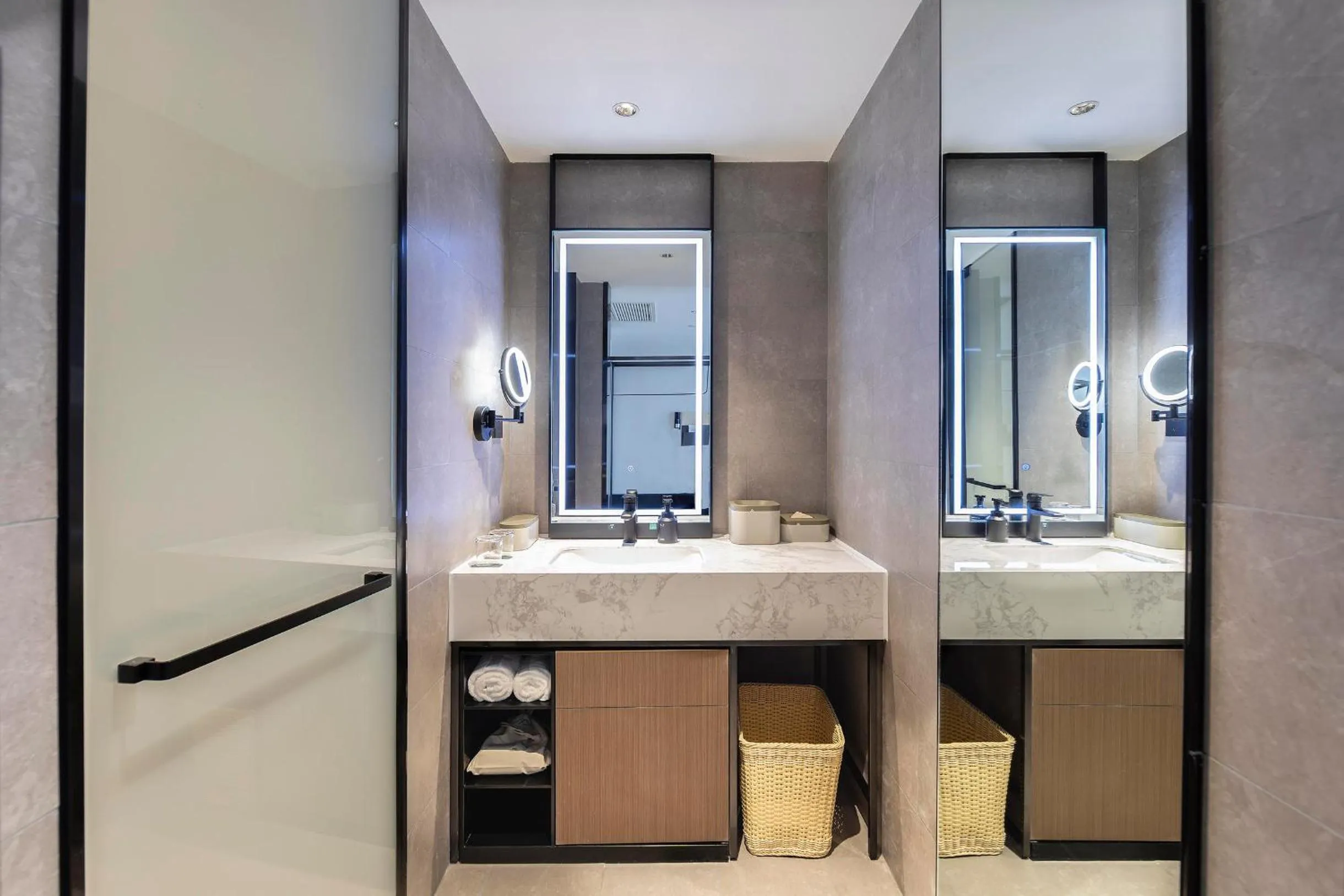 Atour Hotel Zhengzhou East Station Longzi Lake