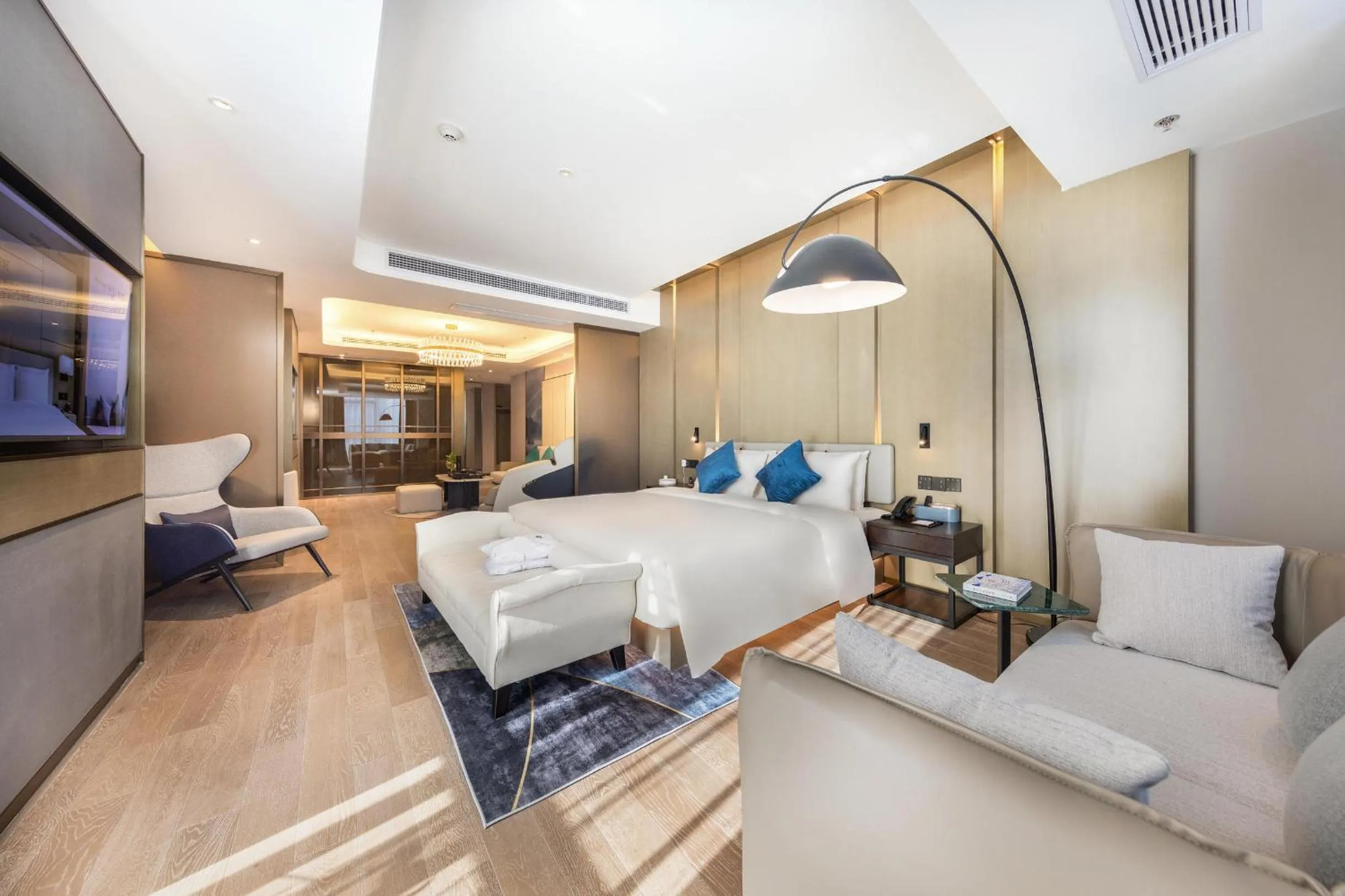 Bed in Atour S Hotel Wuhan Chuhehanjie