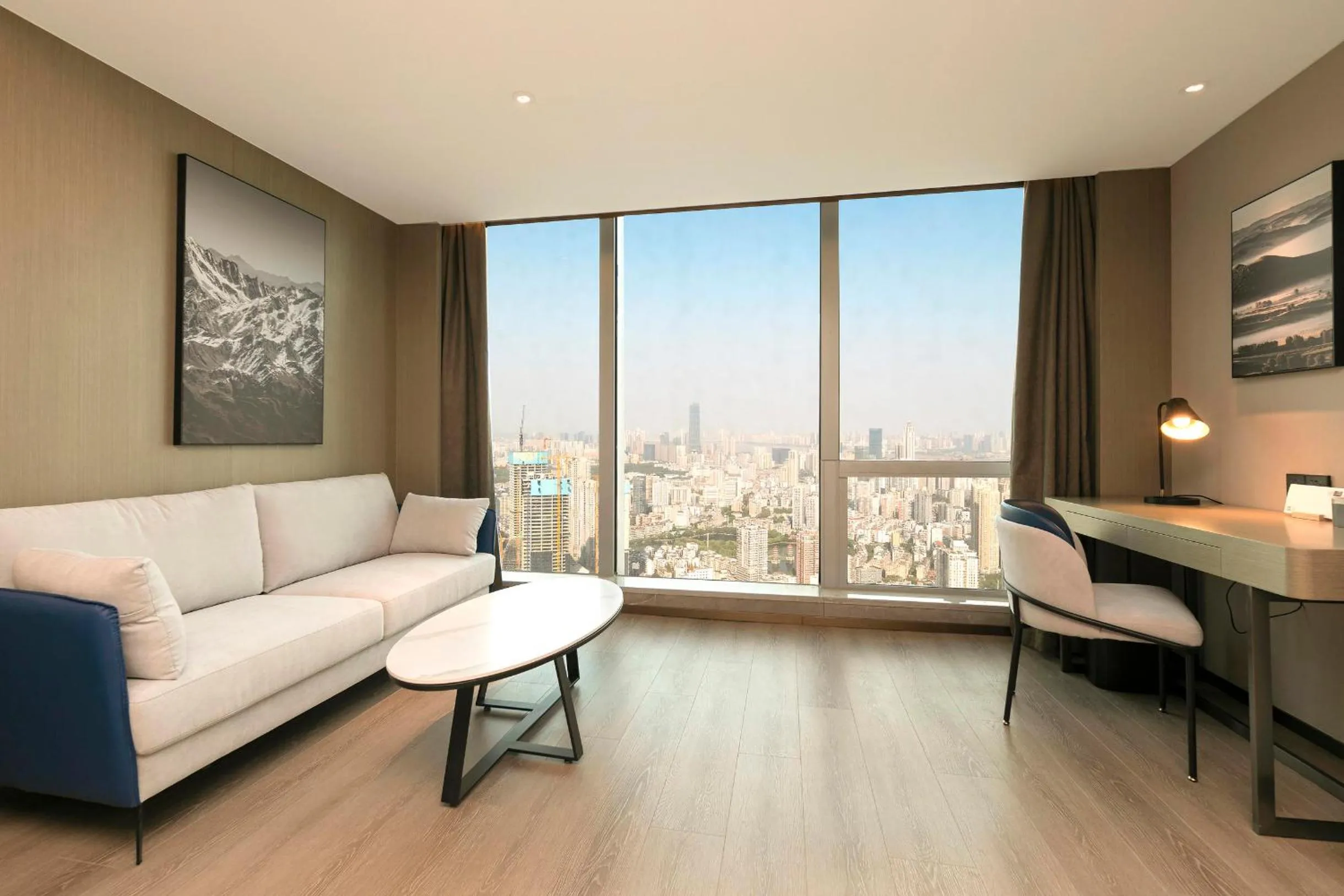 Seating area in Atour Hotel Wuhan Hankou Financial Center