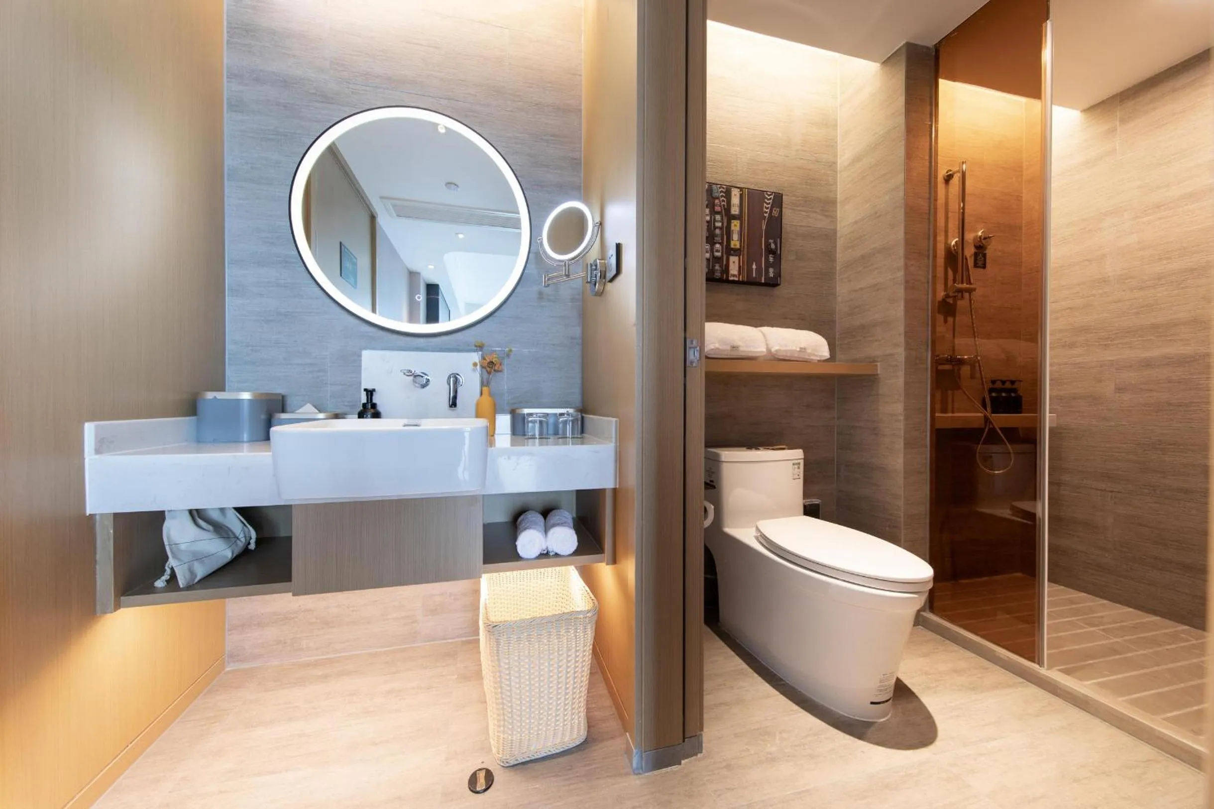 Shower in Atour Hotel Wuhan International Expo Center