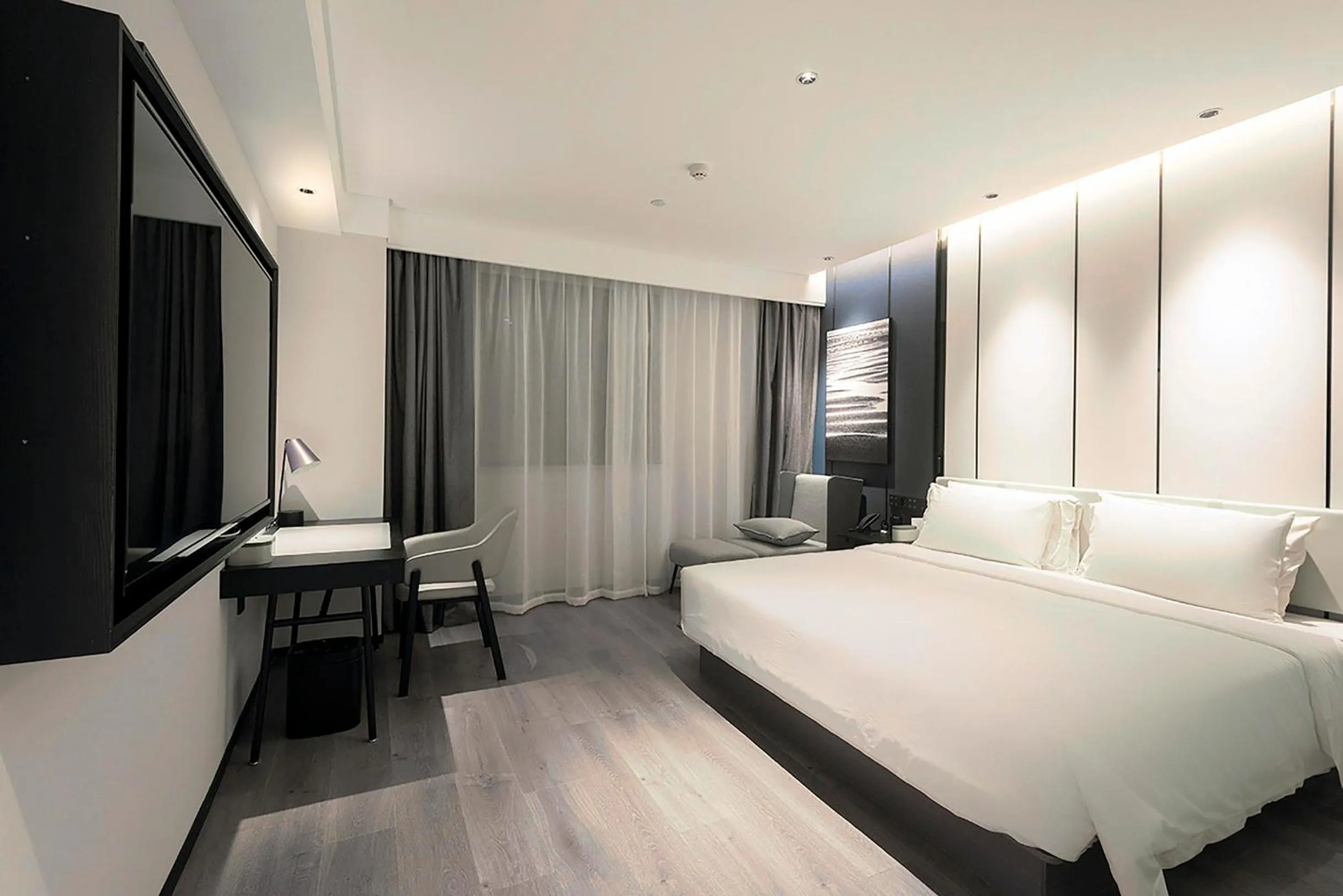 Bed in Atour Hotel Wuhan Optics Valley Square Yangjia Bay