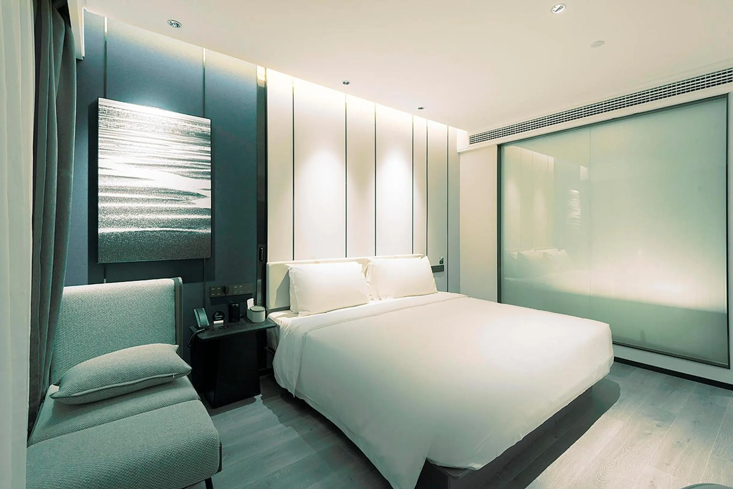Bed in Atour Hotel Wuhan Optics Valley Square Yangjia Bay