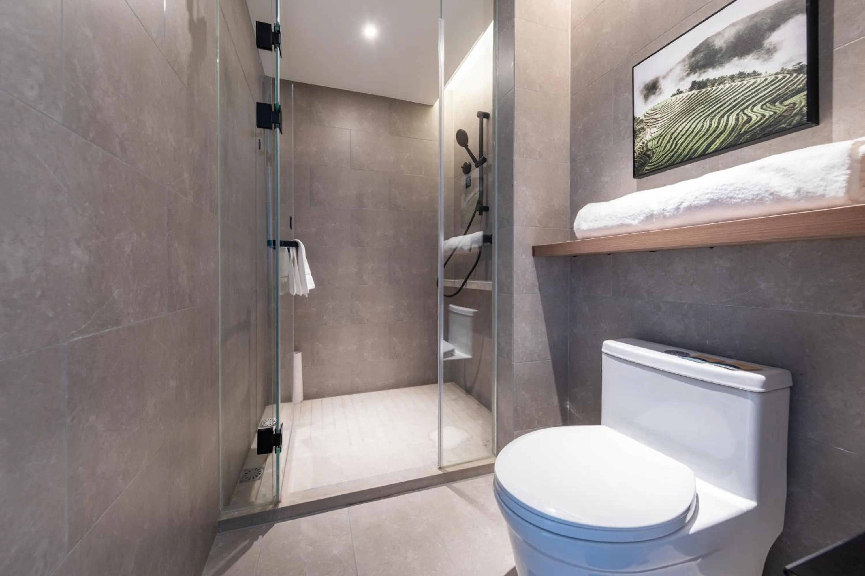 Atour Hotel Wuhan Optics Valley Square Yangjia Bay