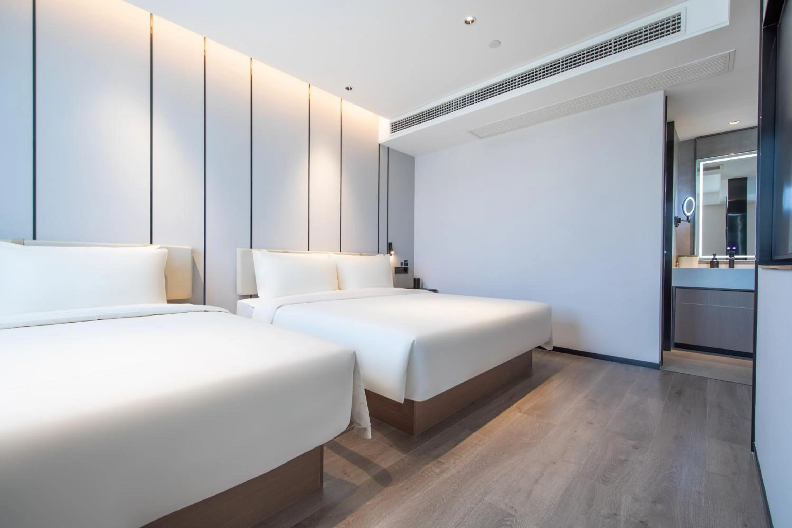 Bed in Atour Hotel Wuhan Optics Valley Square Yangjia Bay