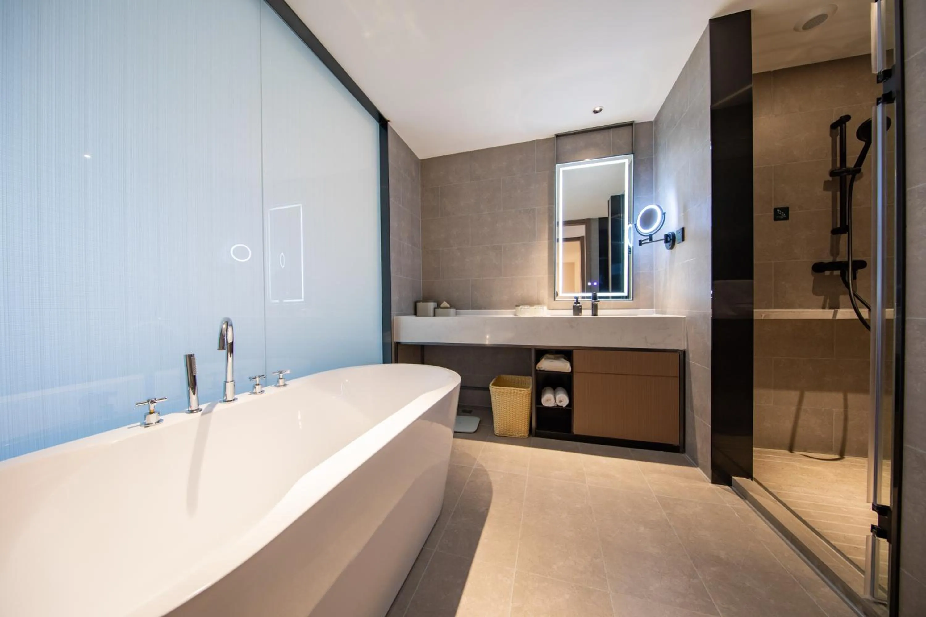 Atour Hotel Wuhan Optics Valley Square Yangjia Bay