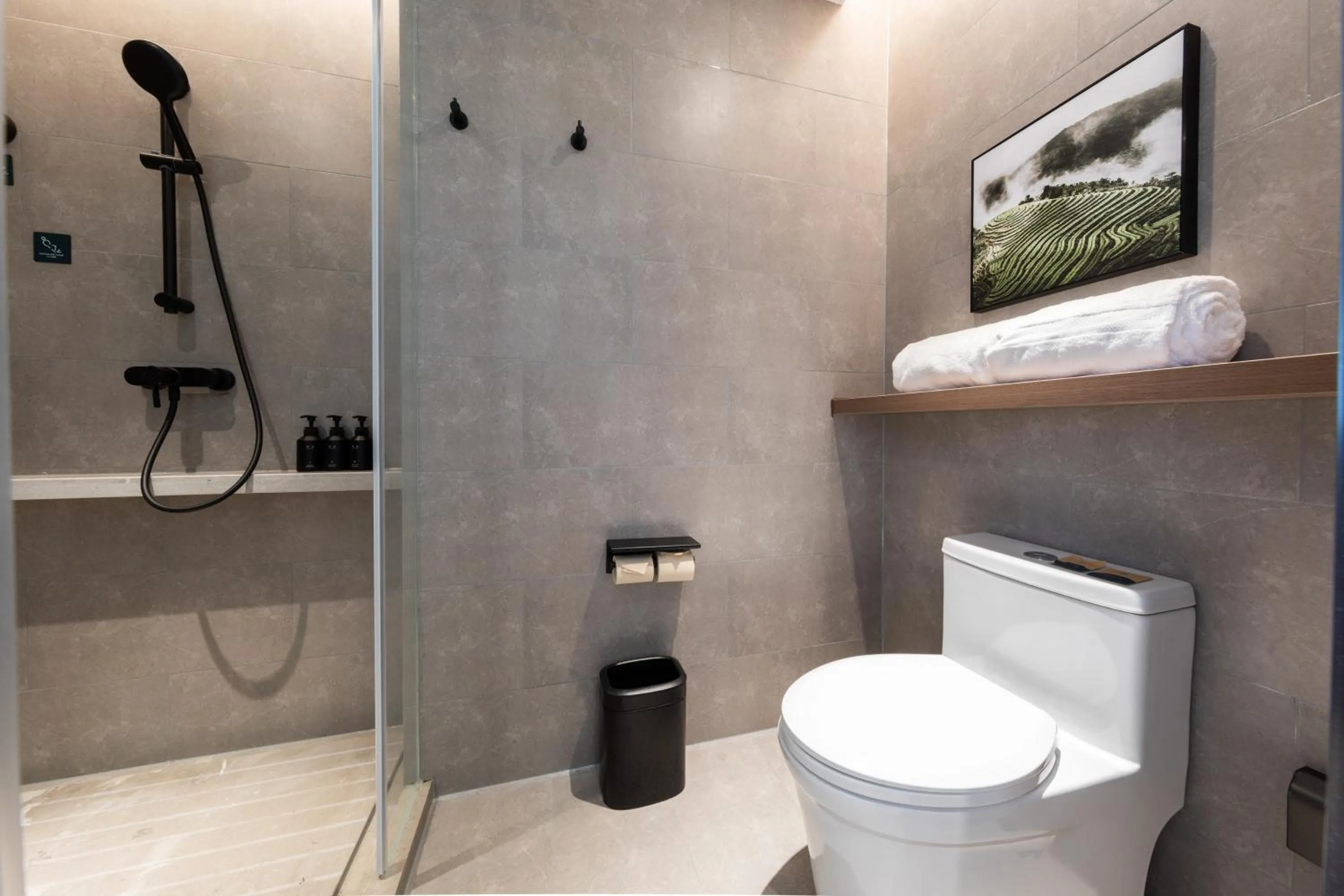 Atour Hotel Wuhan Optics Valley Square Yangjia Bay