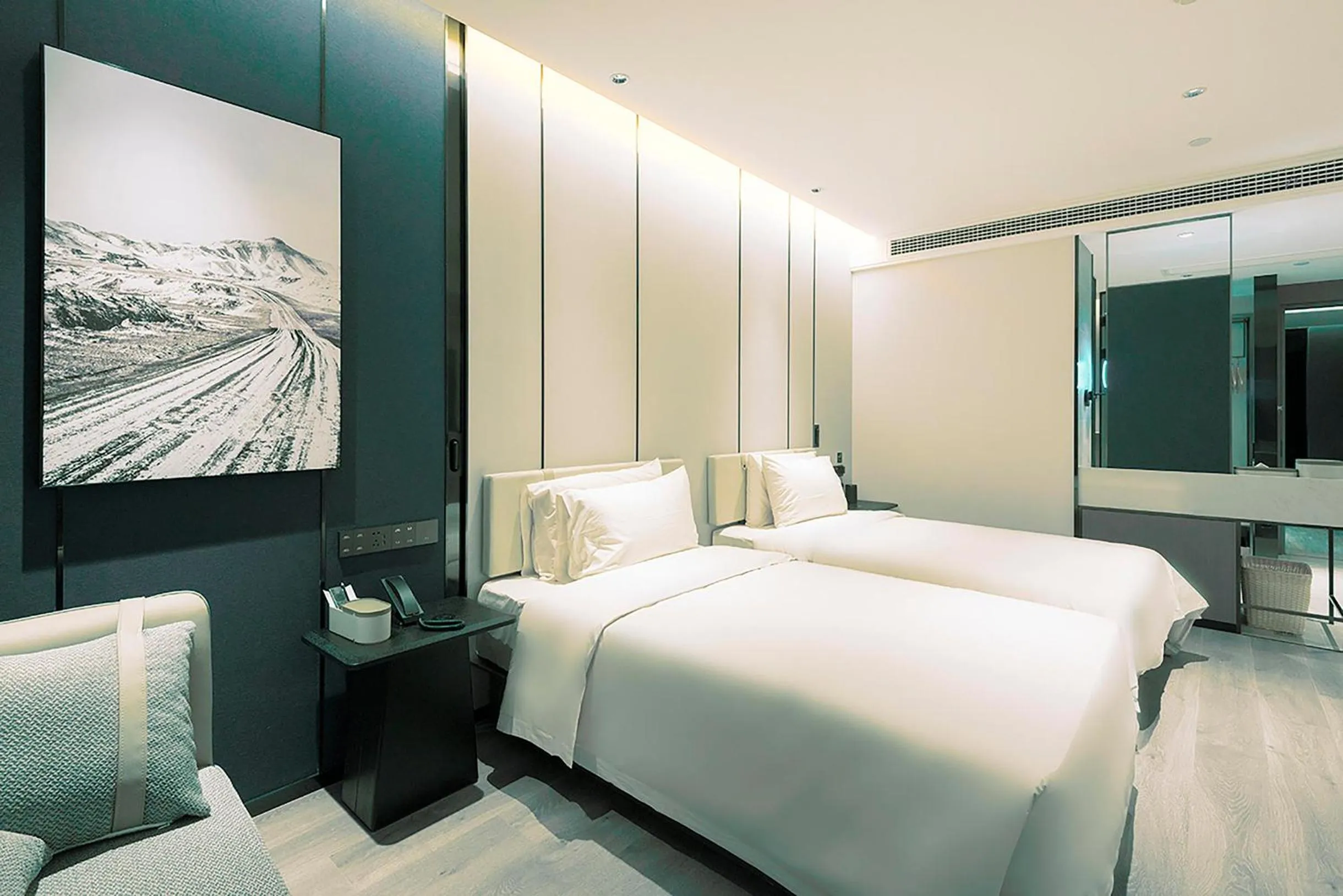 Bed in Atour Hotel Wuhan Optics Valley Square Yangjia Bay