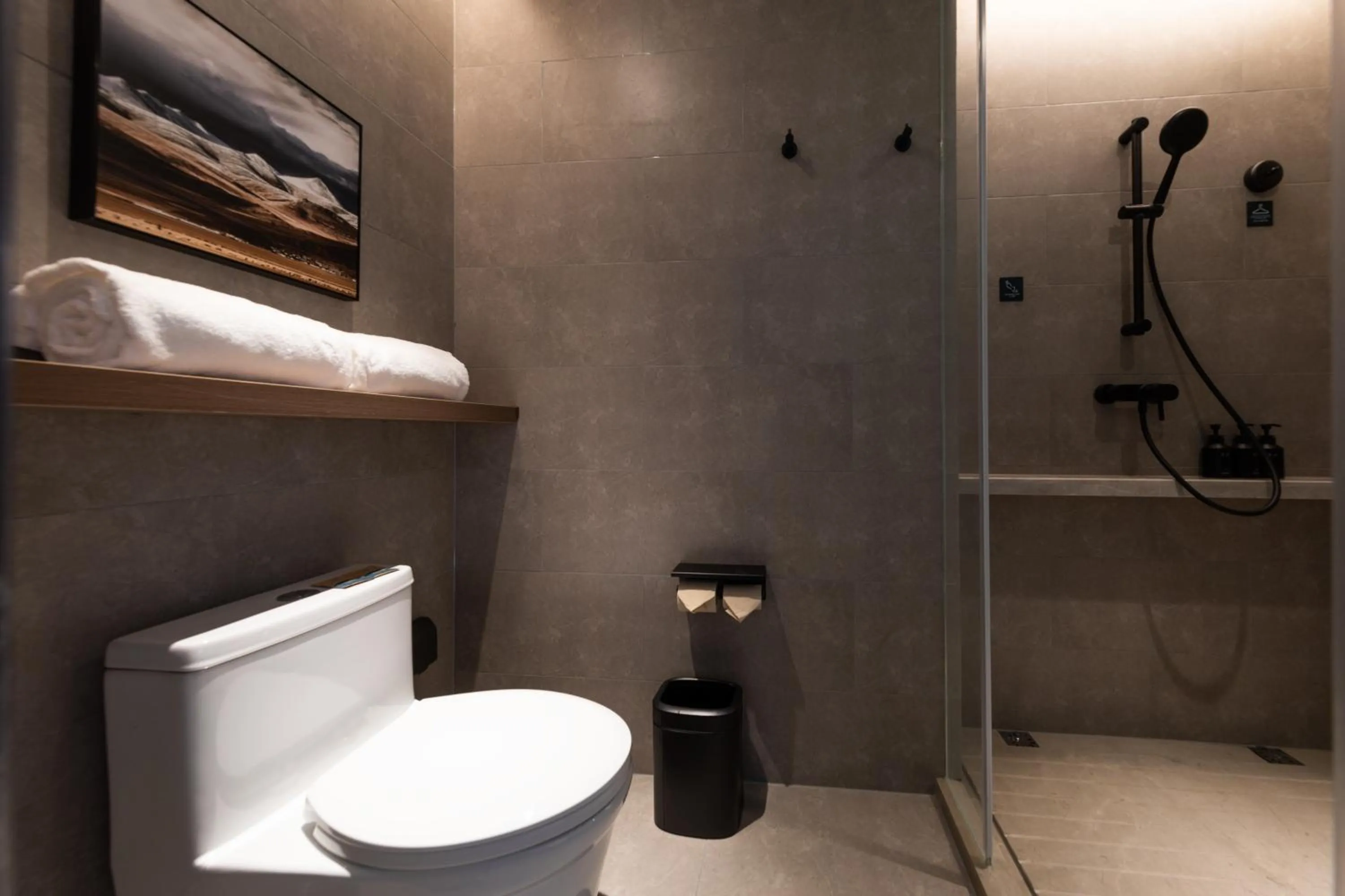 Atour Hotel Wuhan Optics Valley Square Yangjia Bay