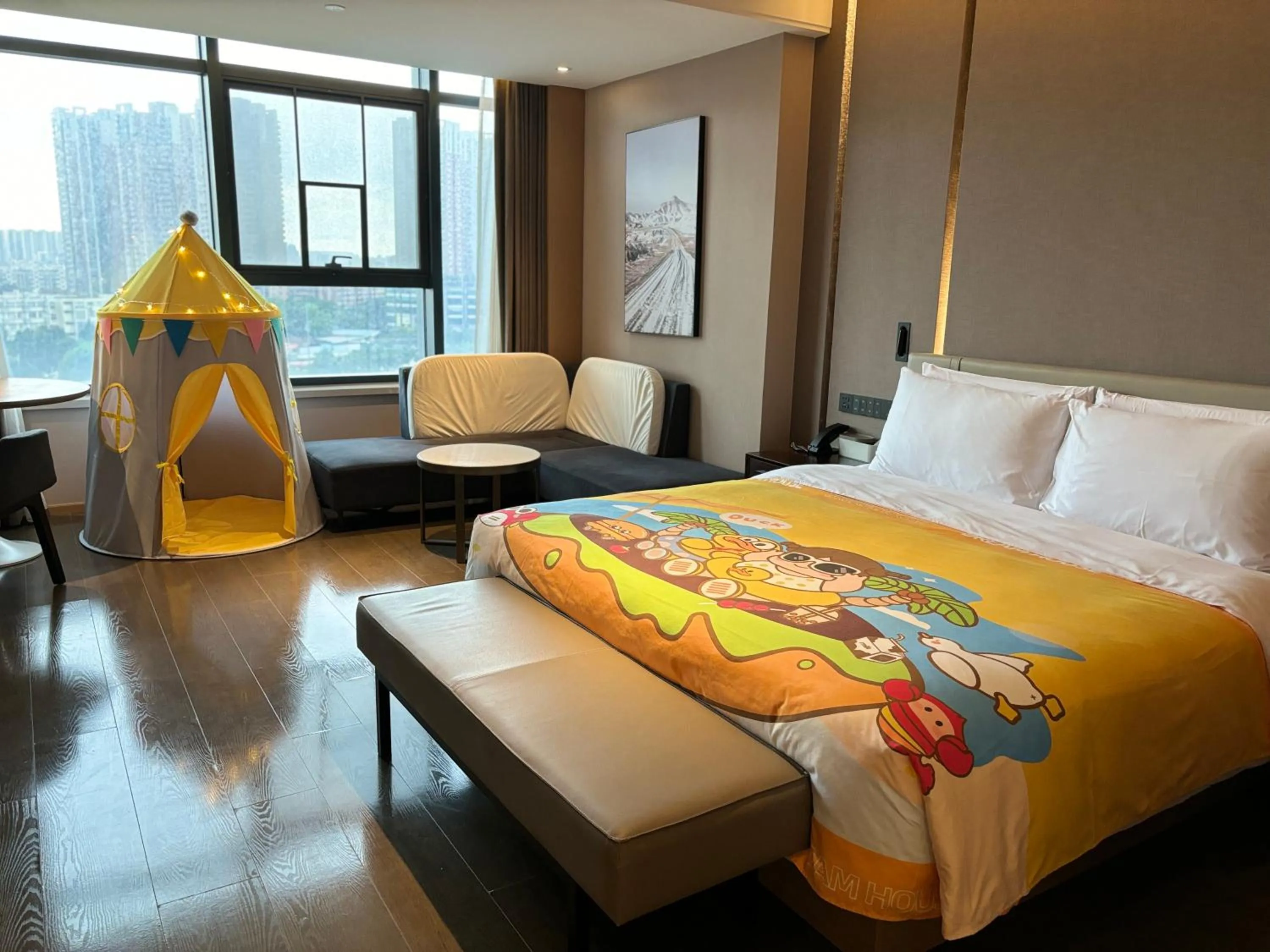 Photo of the whole room, Bed in Atour Hotel Guangzhou Liwan District Jiaokou