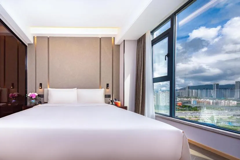 Bed in Atour Hotel Zhuhai Gongbei Fuhuali