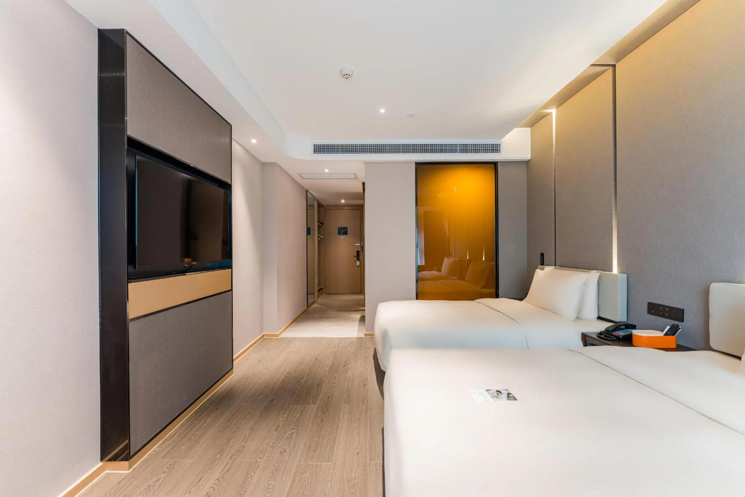 Photo of the whole room, Bed in Atour Hotel Chongqing Nanping Pedestrain Street