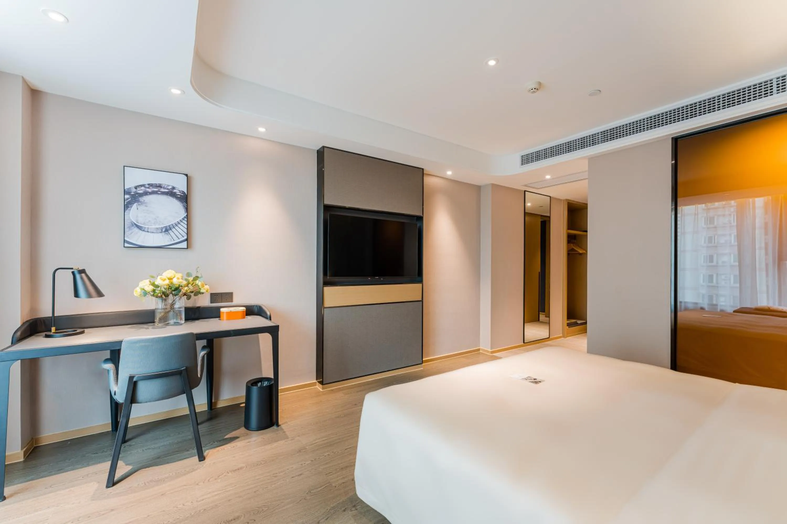 Photo of the whole room, Bed in Atour Hotel Chongqing Nanping Pedestrain Street