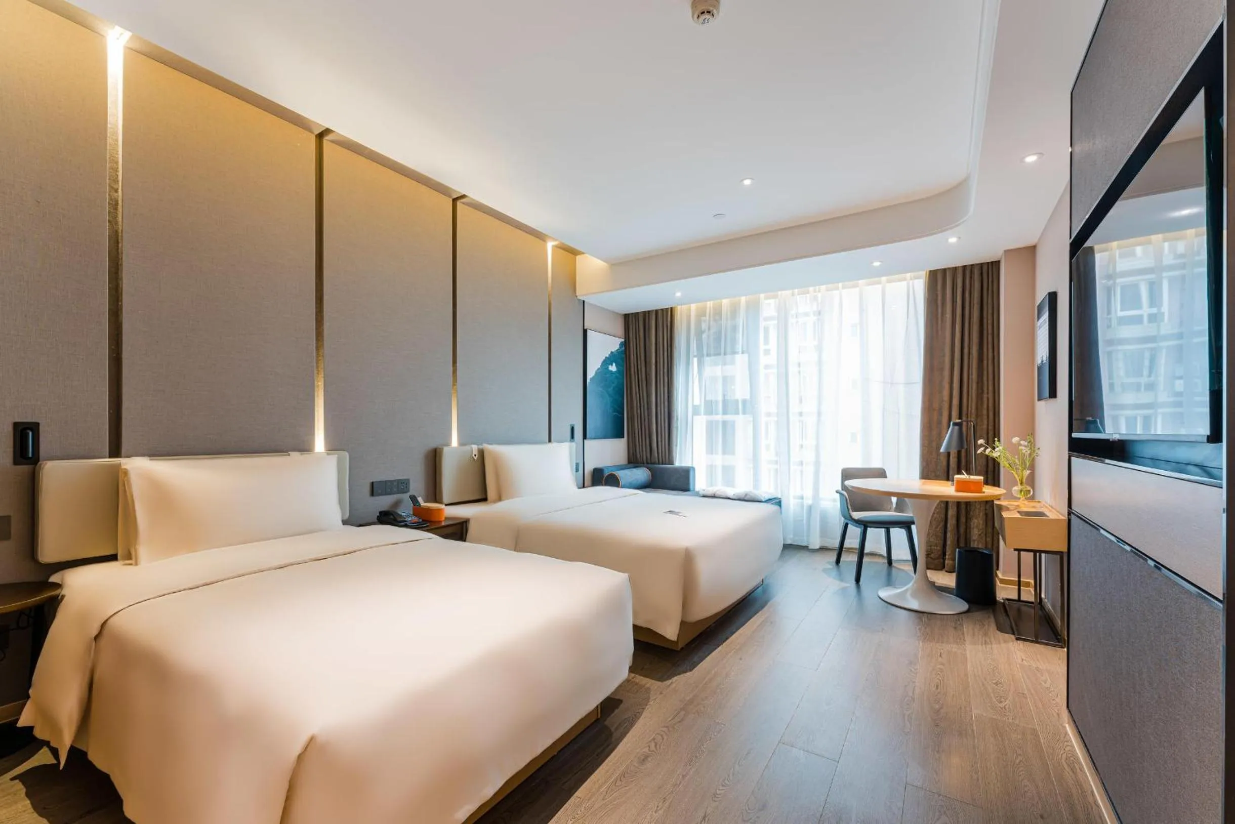 Photo of the whole room, Bed in Atour Hotel Chongqing Nanping Pedestrain Street