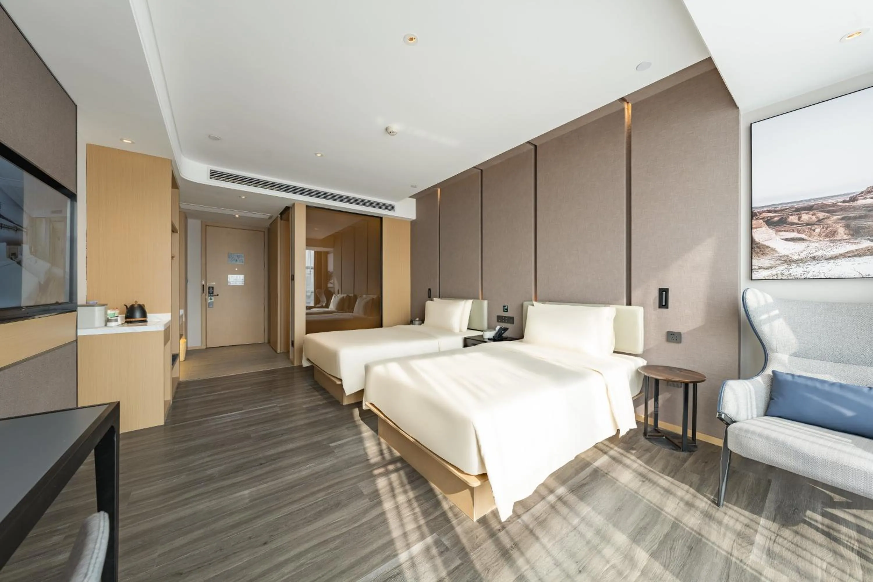 Photo of the whole room, Bed in 重庆西站站前广场亚朵酒店