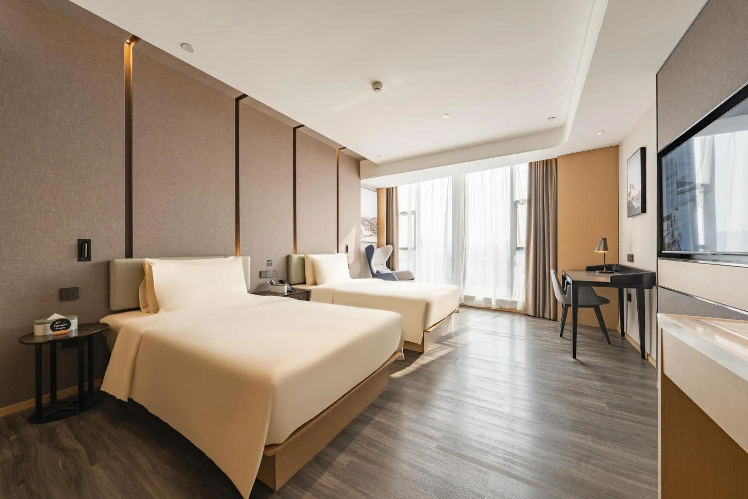 Photo of the whole room, Bed in 重庆西站站前广场亚朵酒店