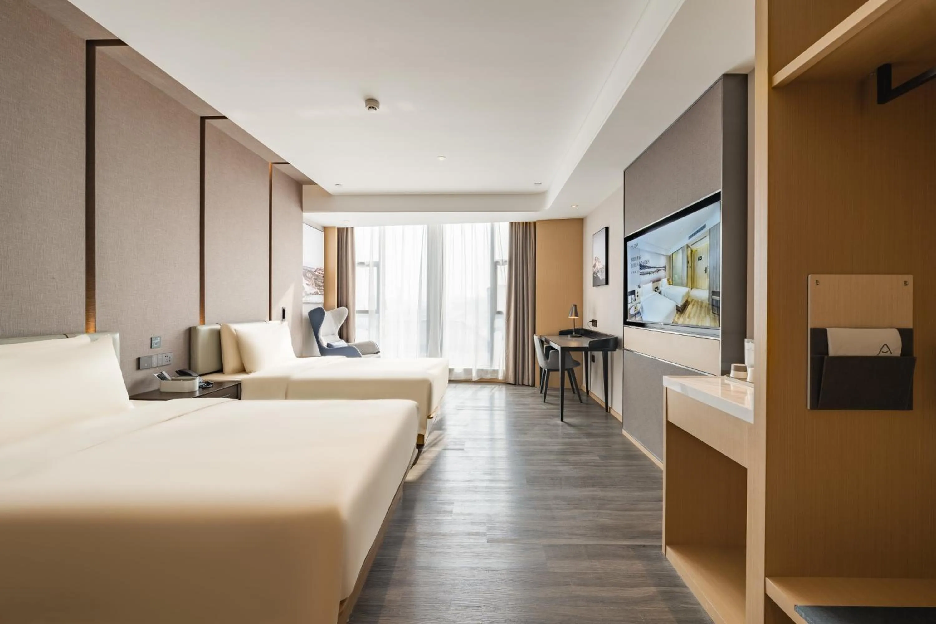 Photo of the whole room, Bed in 重庆西站站前广场亚朵酒店