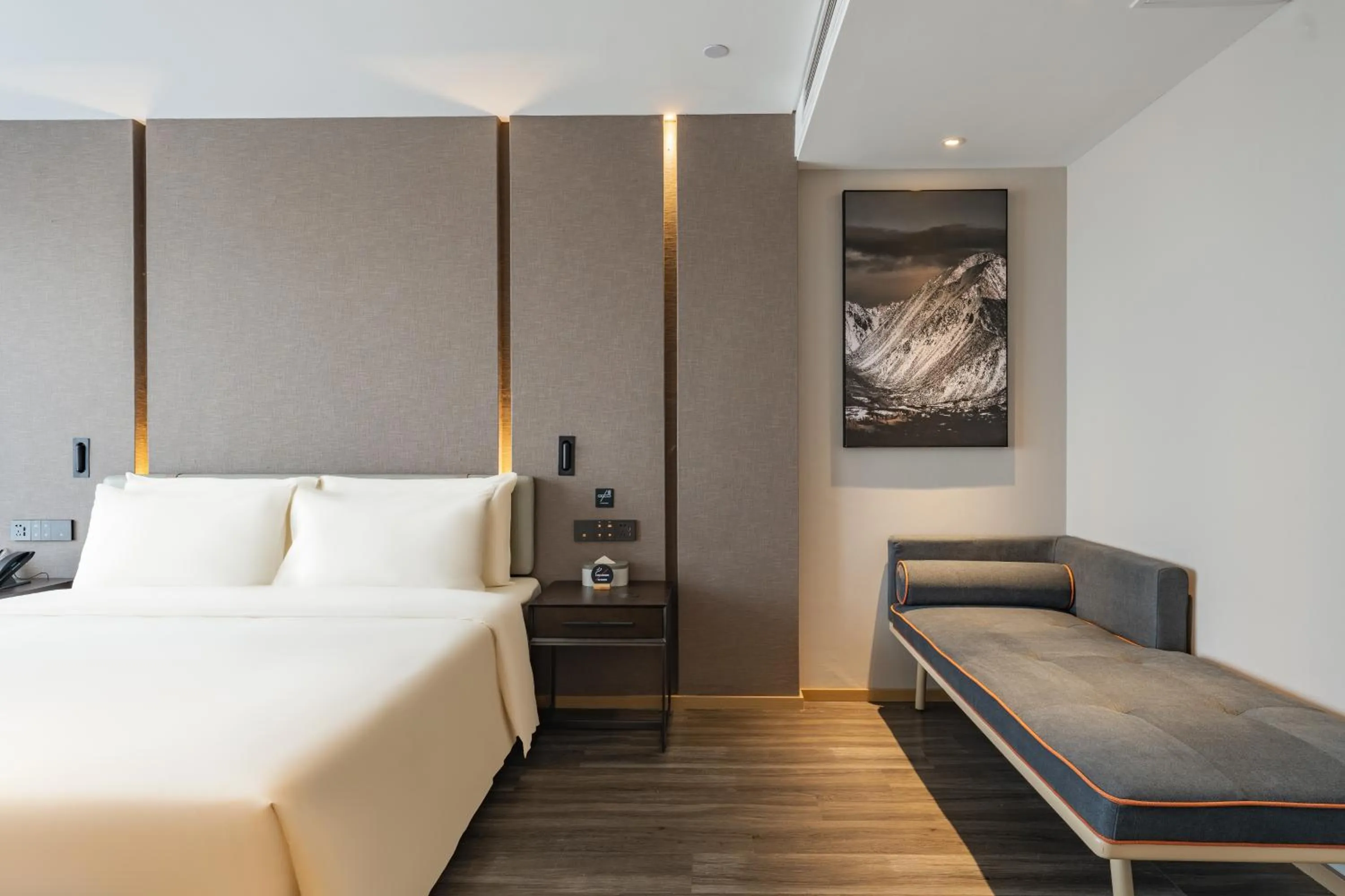 Photo of the whole room, Bed in 重庆西站站前广场亚朵酒店