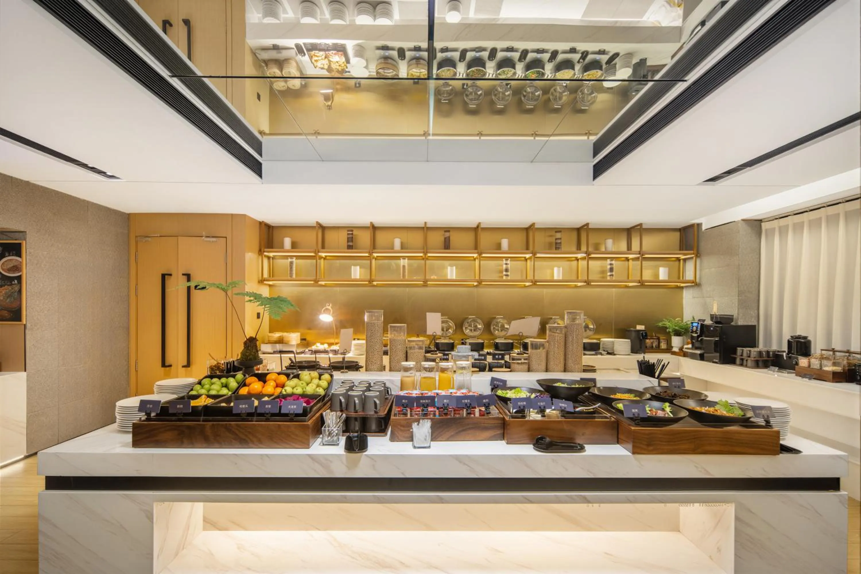 Buffet breakfast in 重庆西站站前广场亚朵酒店