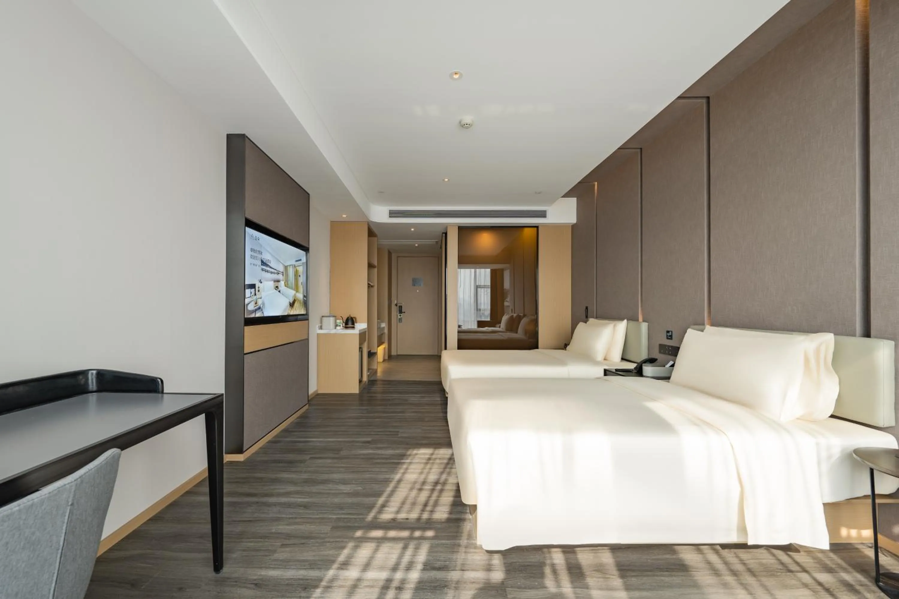 Photo of the whole room, Bed in 重庆西站站前广场亚朵酒店