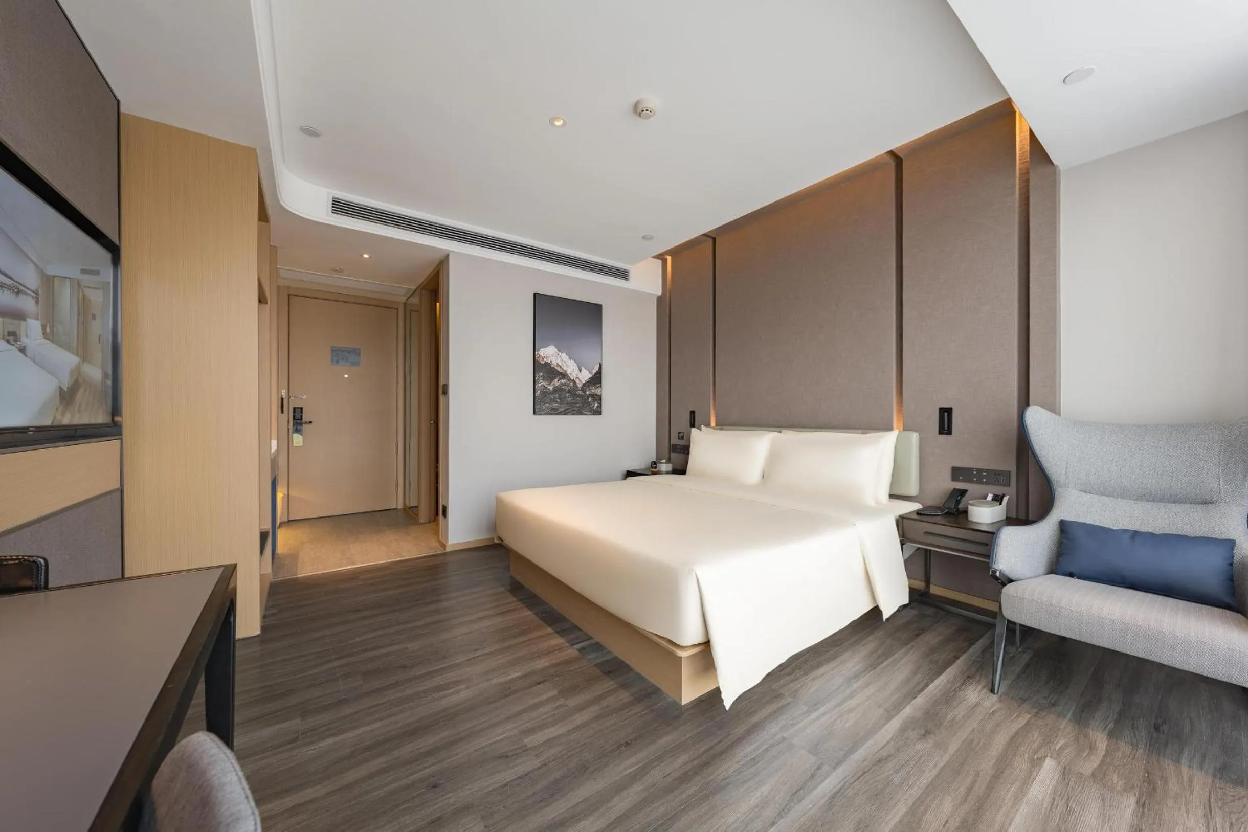 Photo of the whole room, Bed in 重庆西站站前广场亚朵酒店