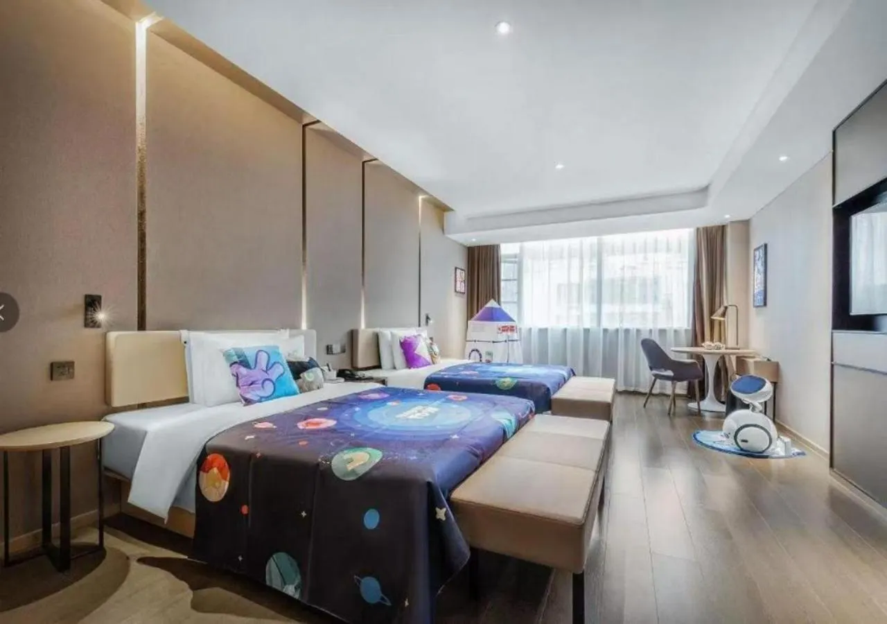 Photo of the whole room, Bed in Atour Hotel Chengdu North Renmin Road