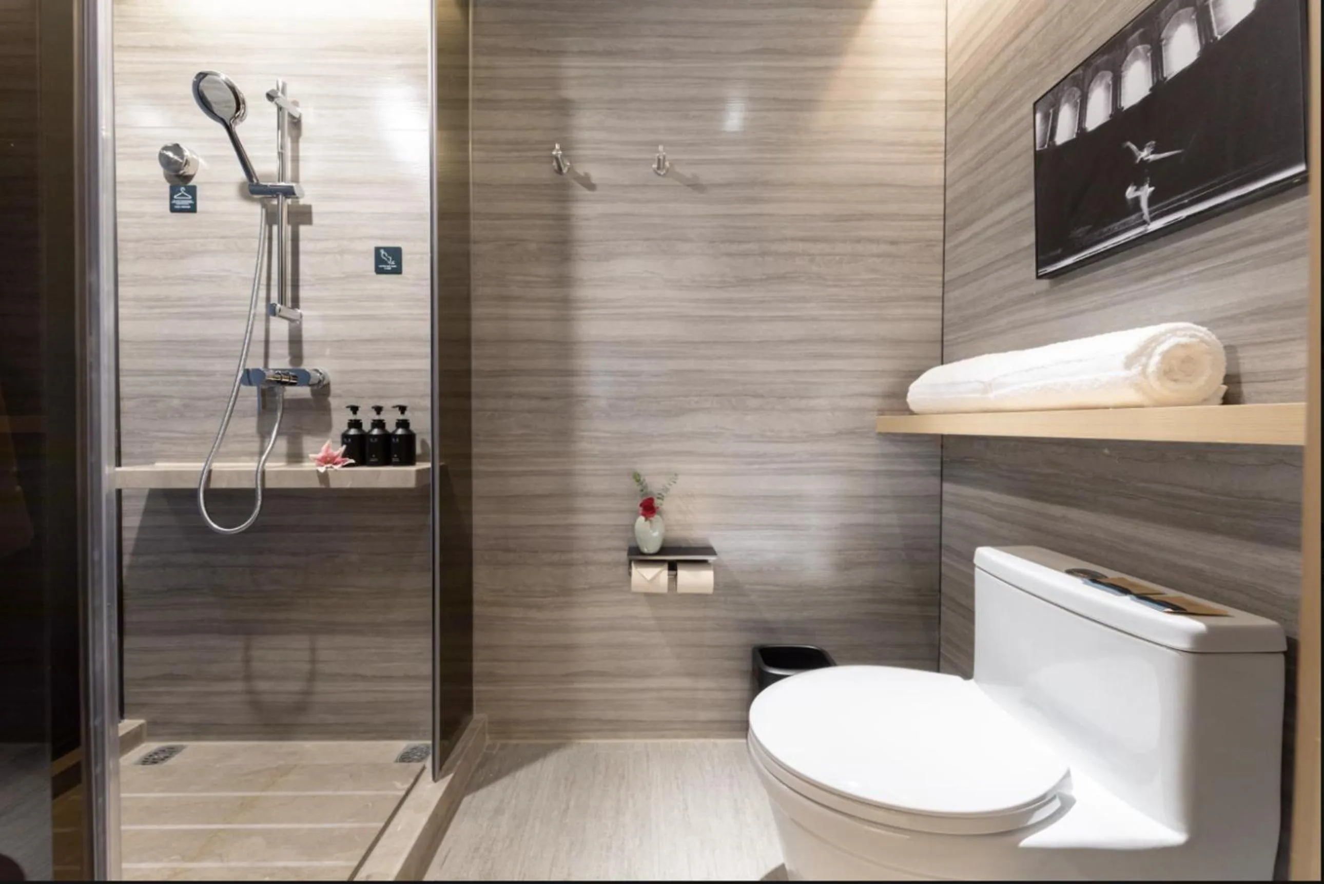 Chengdu Consulate Road, Sichuan University Wangjiang Campus Atour Hotel