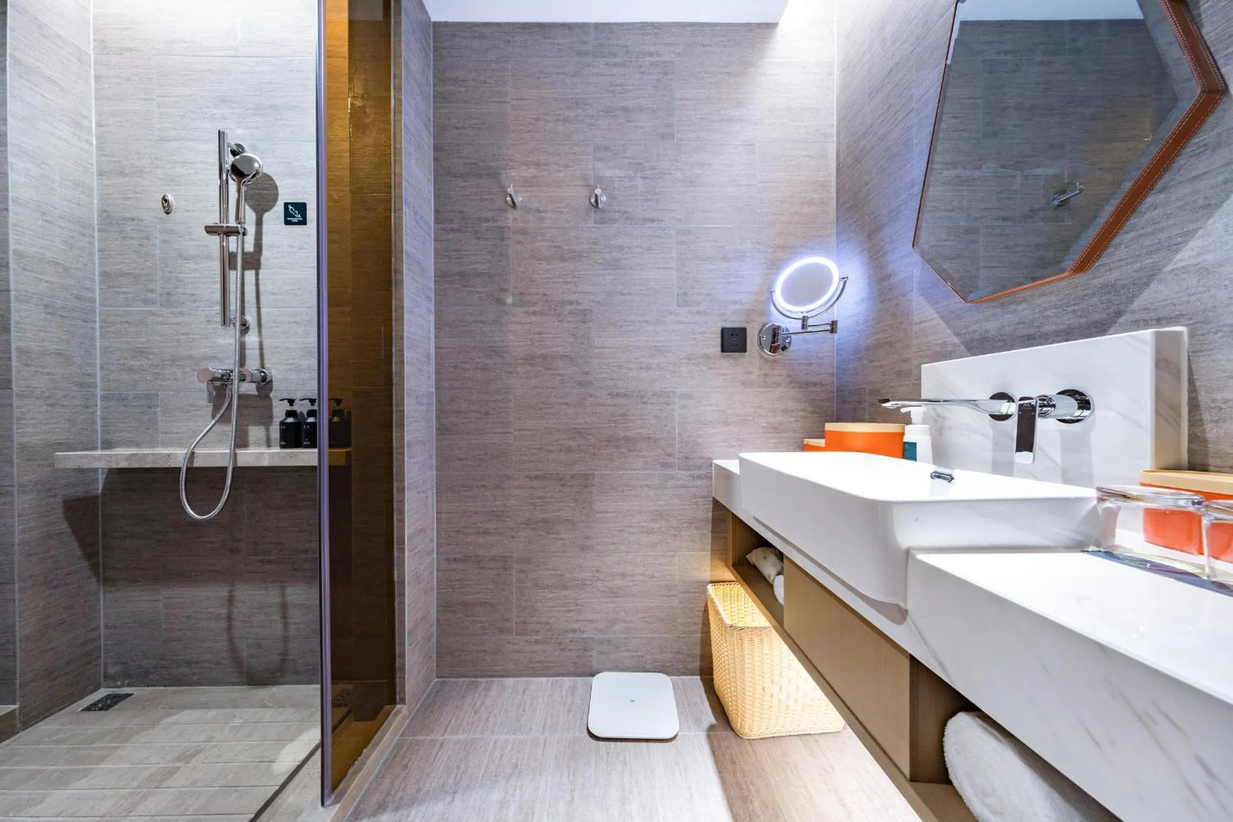 Shower in Atour Hotel Meishan Government Affairs Center