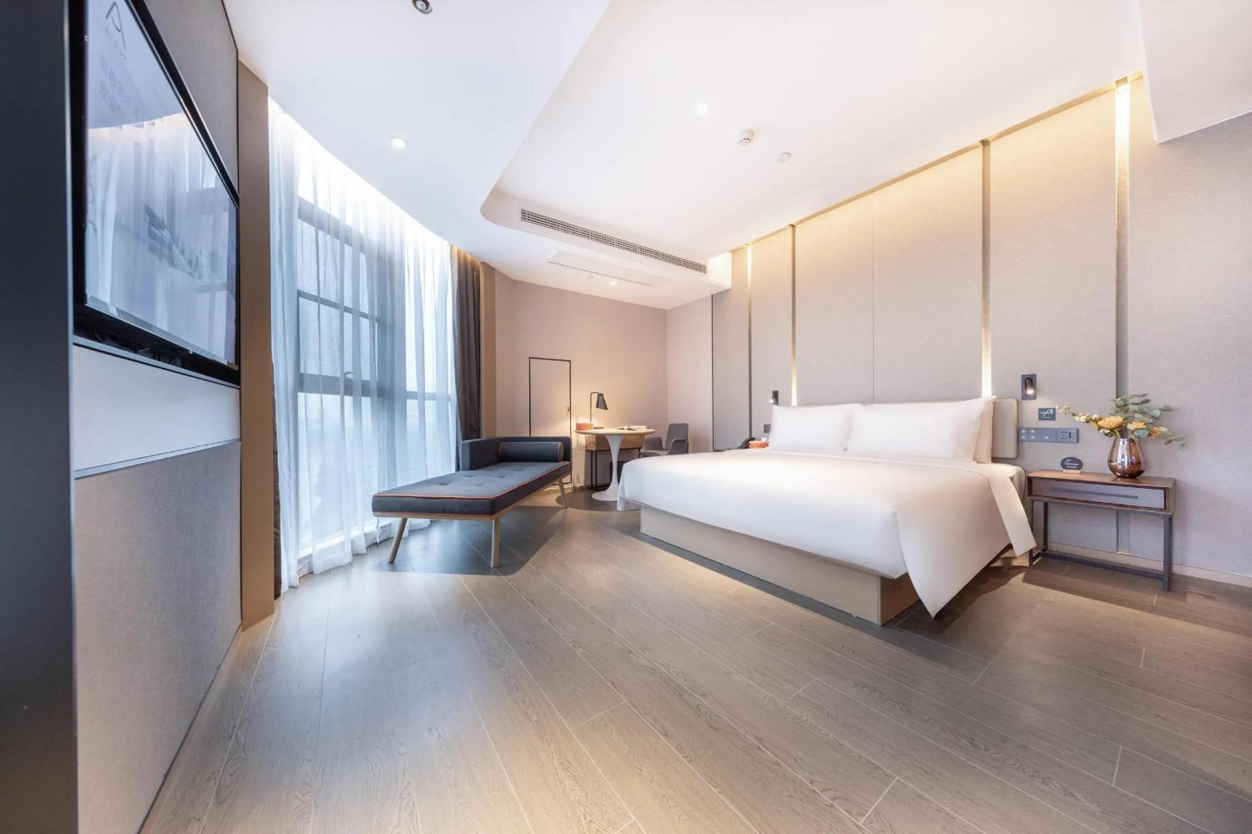 Photo of the whole room, Bed in Atour Hotel Meishan Government Affairs Center