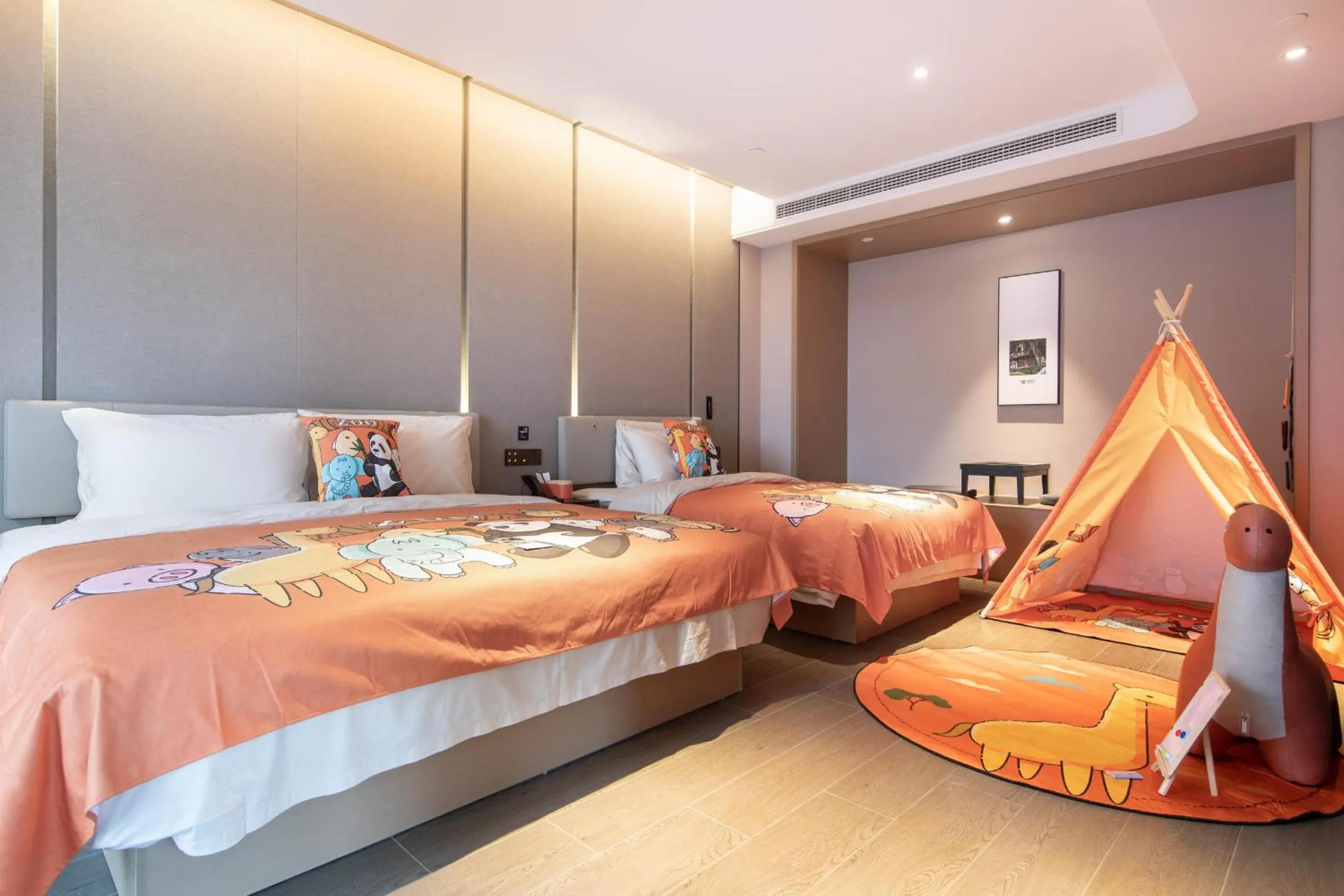 Bed in Atour Hotel Meishan Government Affairs Center