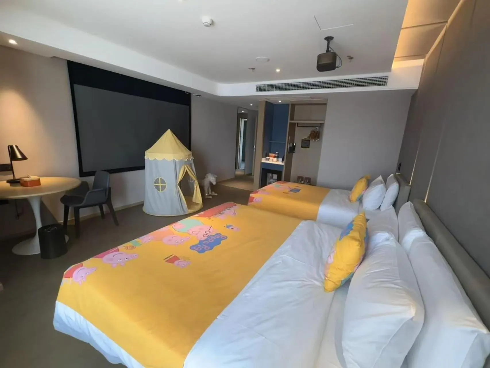 Photo of the whole room, Bed in Atour Hotel Ya an Era Street