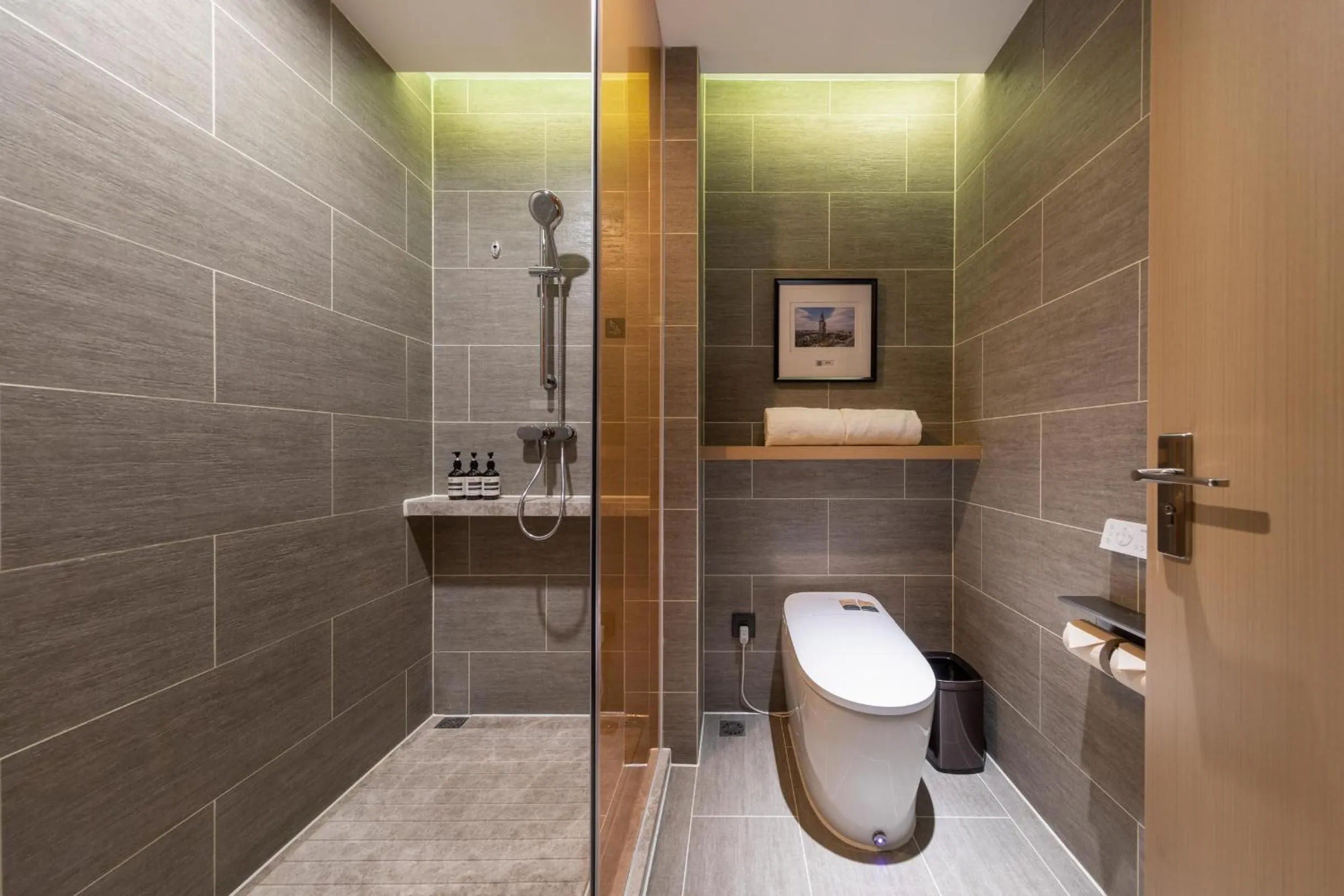 Atour Hotel Guiyang Guanshan Lake City Government