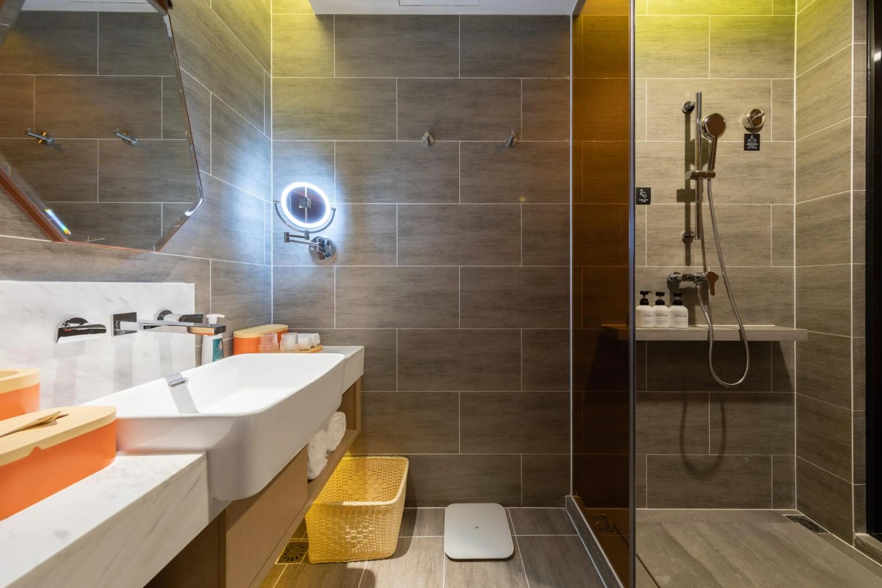 Shower in Atour Hotel Kunming Economic Development Zone