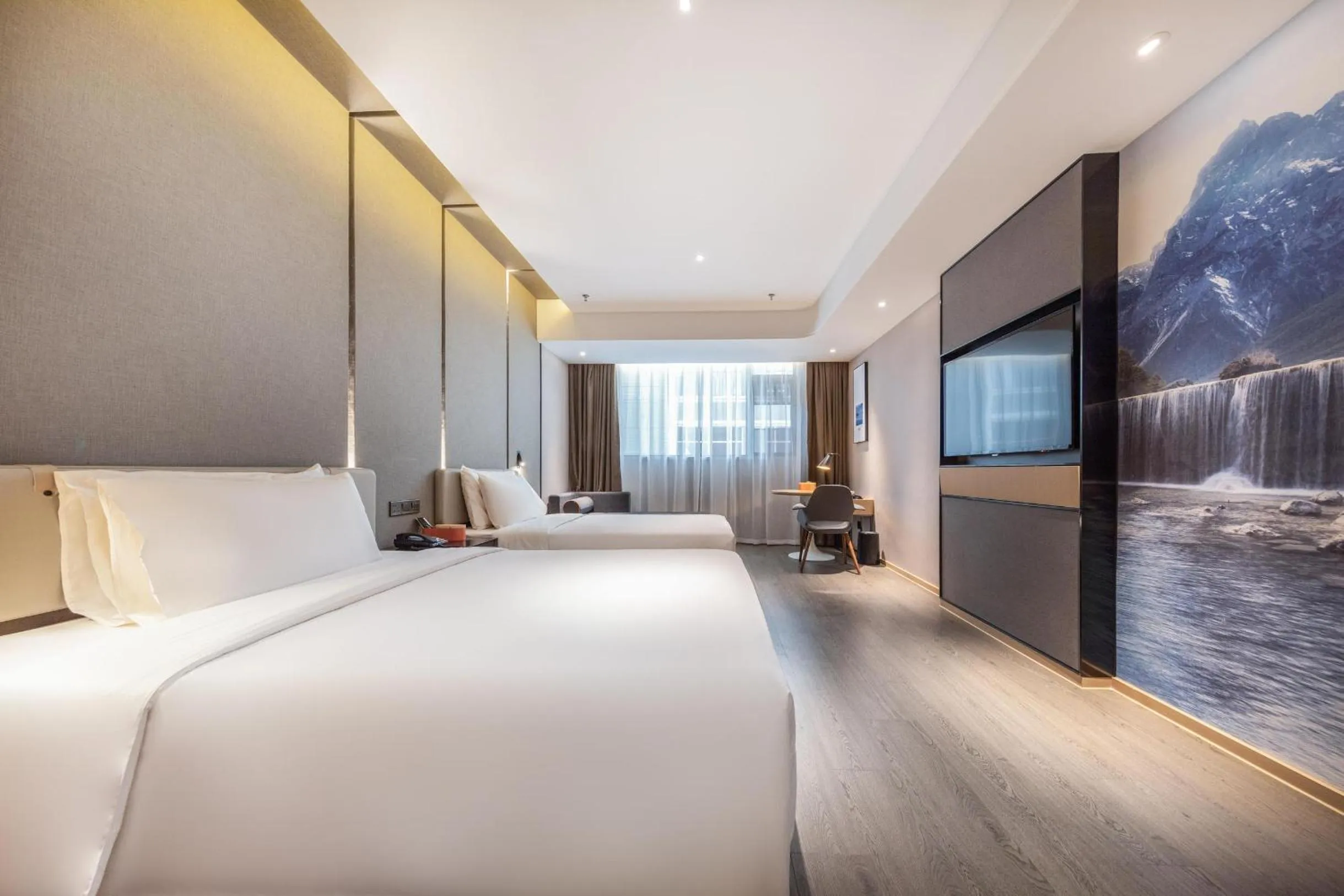 Photo of the whole room, Bed in Atour Hotel Kunming Economic Development Zone